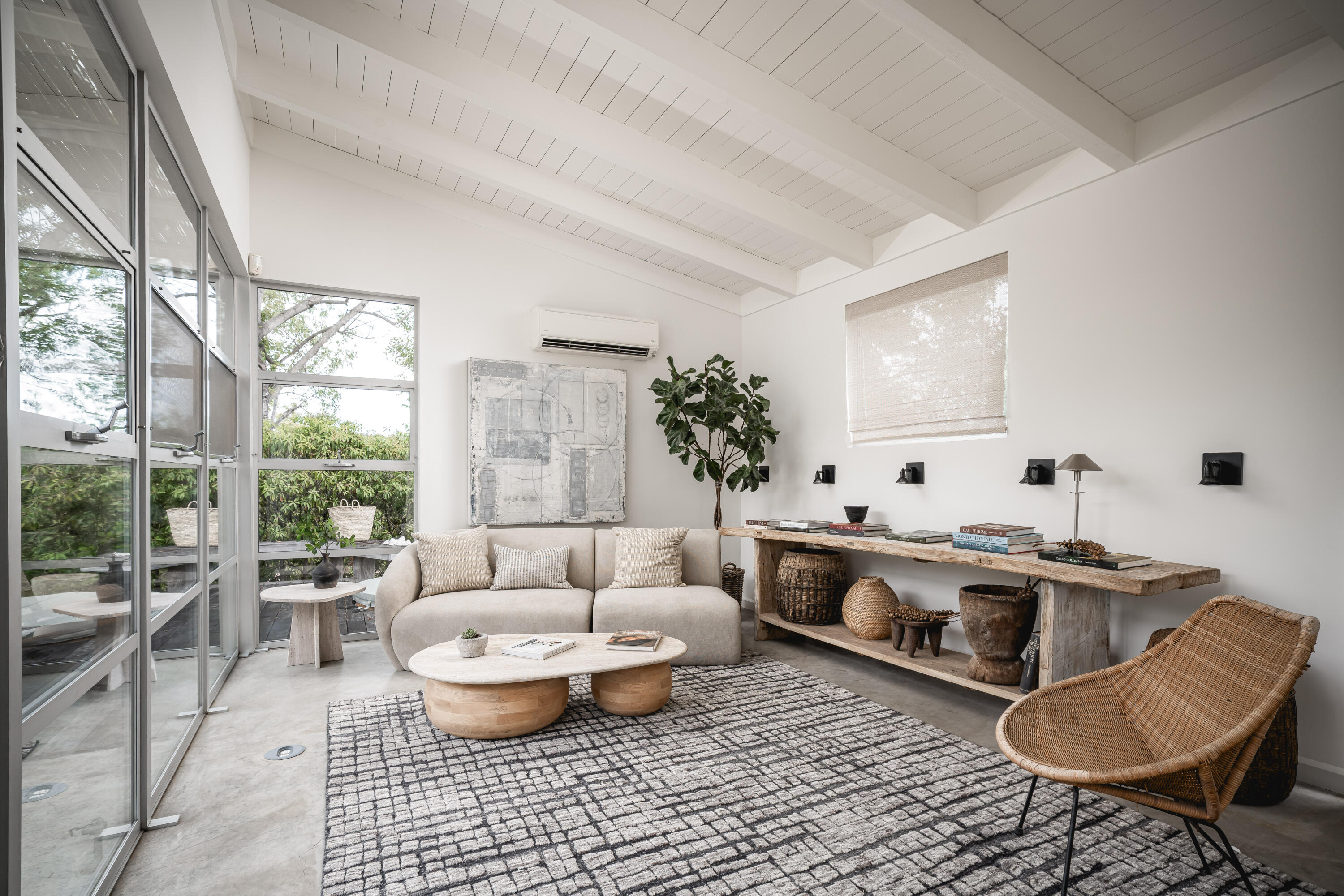 Santa Barbara, California 93105, United States, 3 Bedrooms Bedrooms, ,3 BathroomsBathrooms,Residential,Active,198749