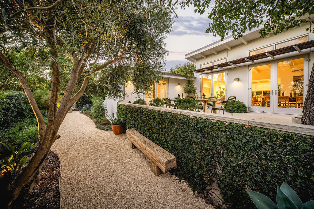 Santa Barbara, California 93105, United States, 3 Bedrooms Bedrooms, ,3 BathroomsBathrooms,Residential,Active,198749