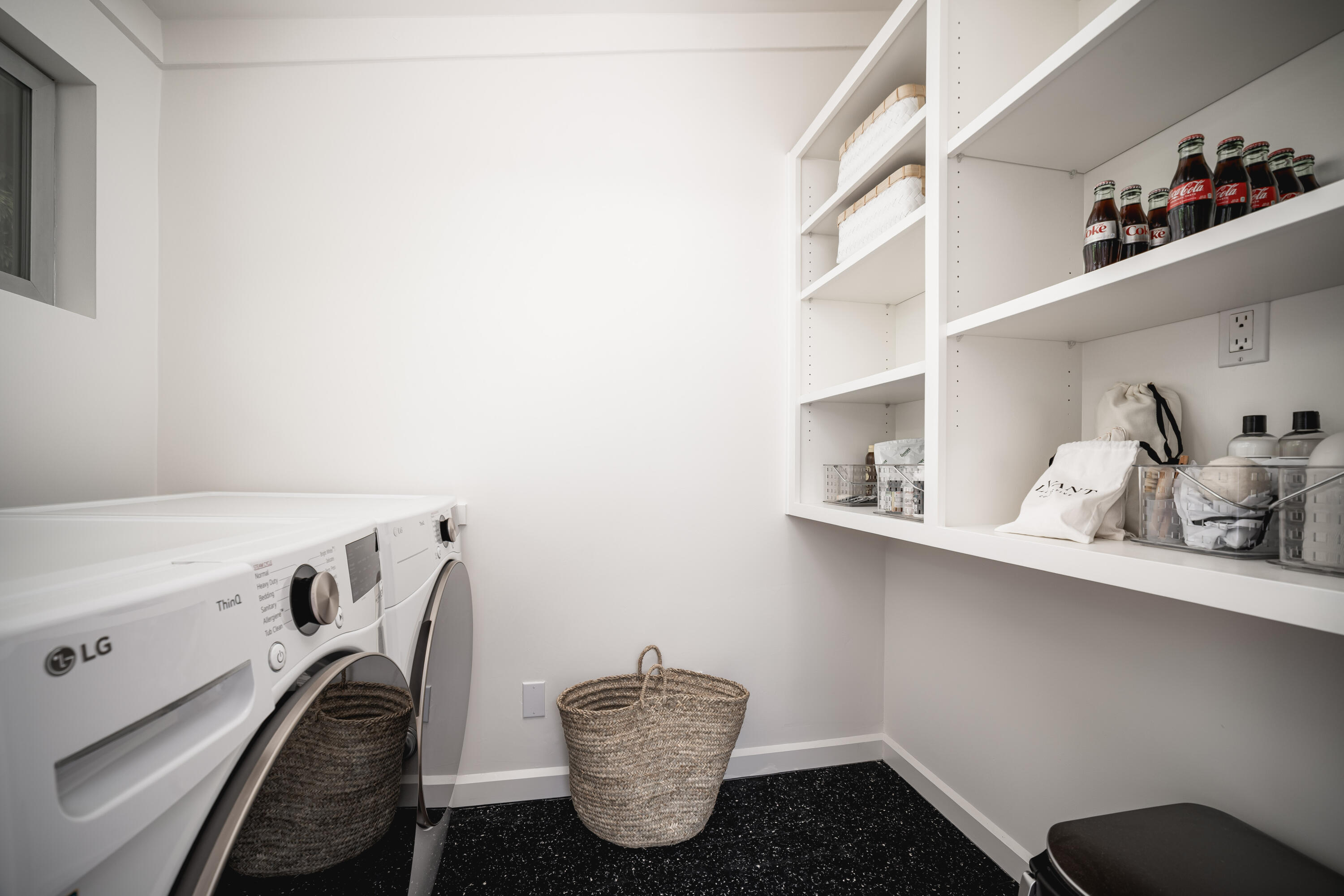 Santa Barbara, California 93105, United States, 3 Bedrooms Bedrooms, ,3 BathroomsBathrooms,Residential,Active,198749