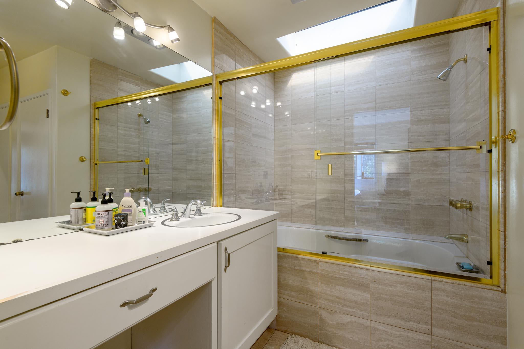 Montecito, California 93108, United States, 3 Bedrooms Bedrooms, ,2 BathroomsBathrooms,Residential,Pending,35892