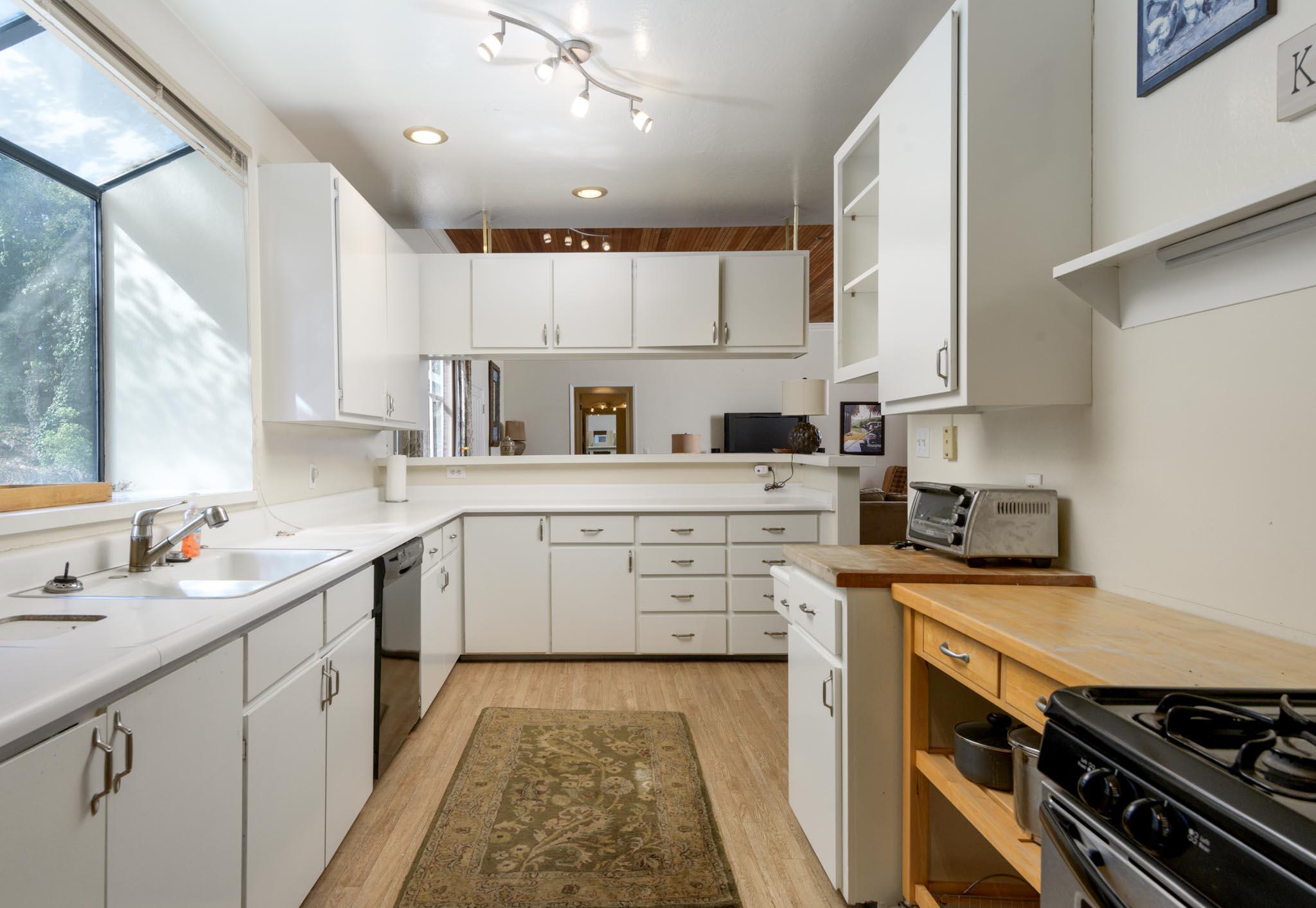 Montecito, California 93108, United States, 3 Bedrooms Bedrooms, ,2 BathroomsBathrooms,Residential,Pending,35892