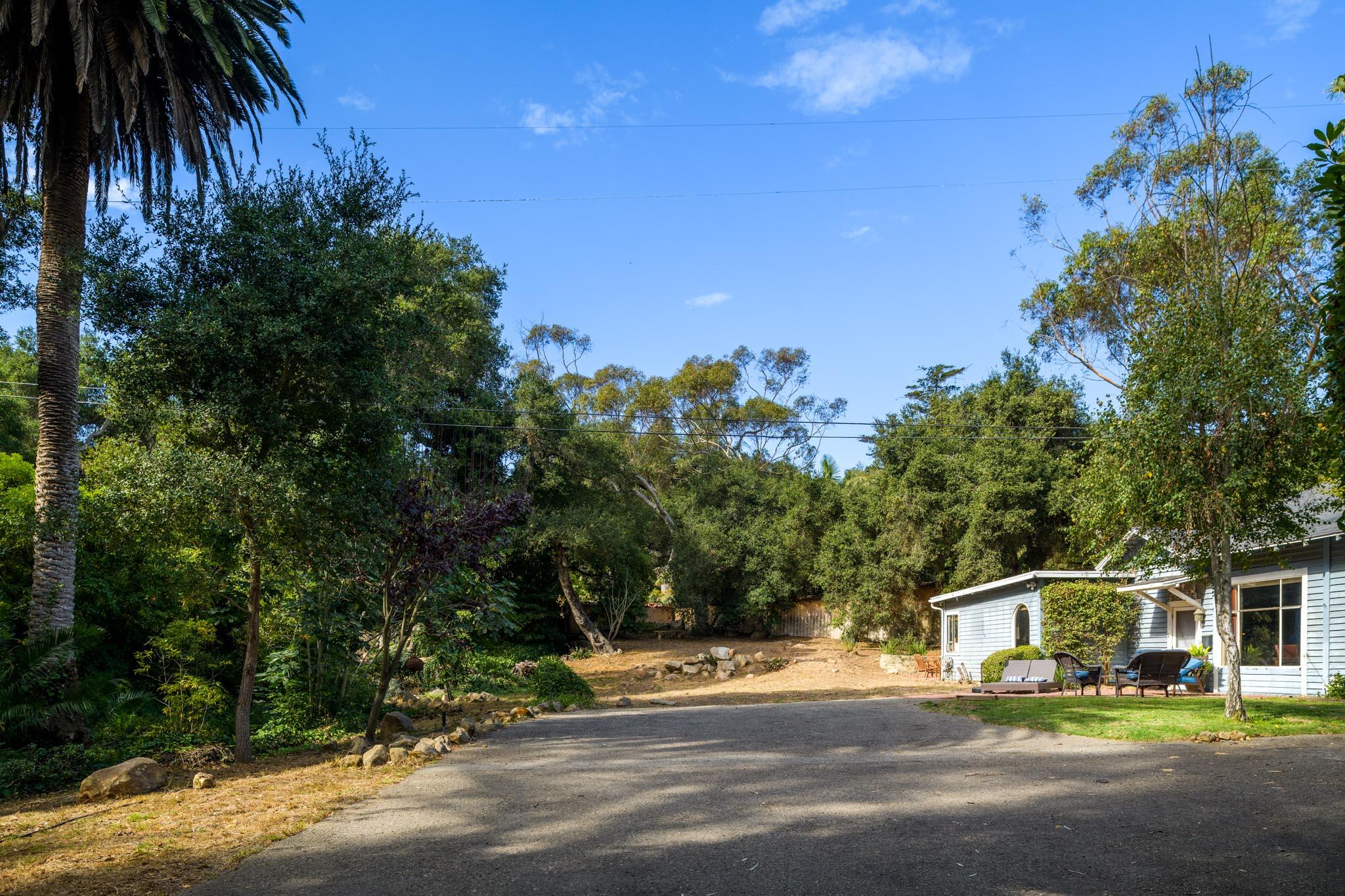Montecito, California 93108, United States, 3 Bedrooms Bedrooms, ,2 BathroomsBathrooms,Residential,Pending,35892