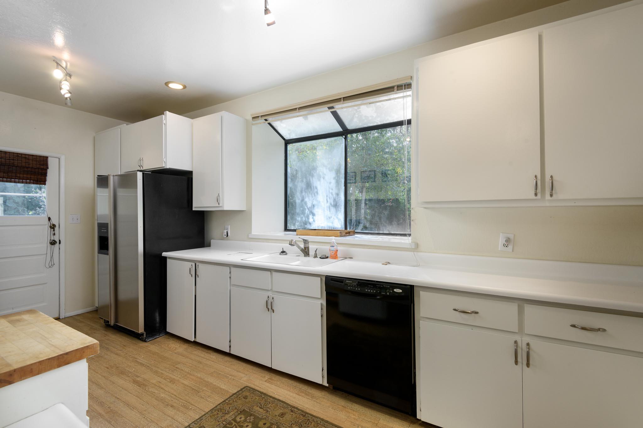 Montecito, California 93108, United States, 3 Bedrooms Bedrooms, ,2 BathroomsBathrooms,Residential,Pending,35892