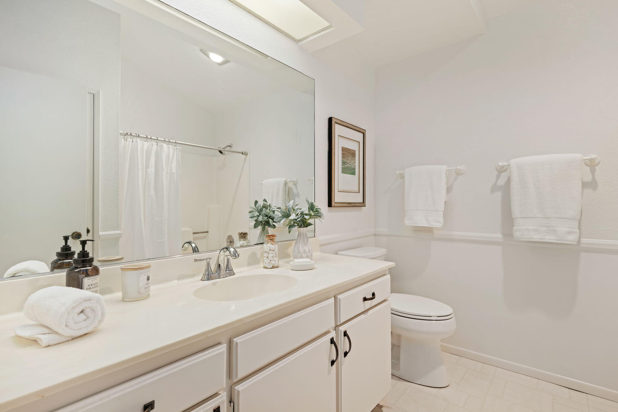 Santa Barbara, California 93111, United States, 2 Bedrooms Bedrooms, ,2 BathroomsBathrooms,Residential,Active,4241