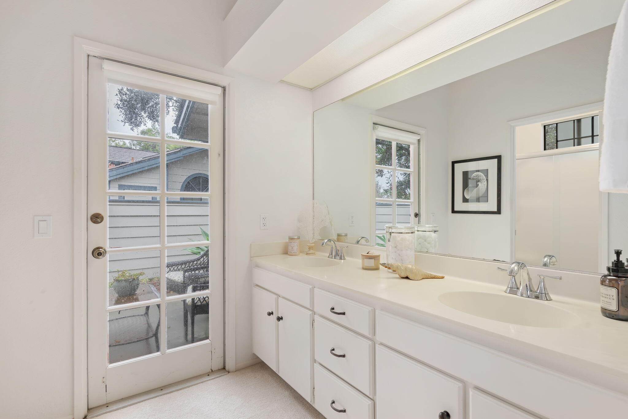 Santa Barbara, California 93111, United States, 2 Bedrooms Bedrooms, ,2 BathroomsBathrooms,Residential,Active,4241