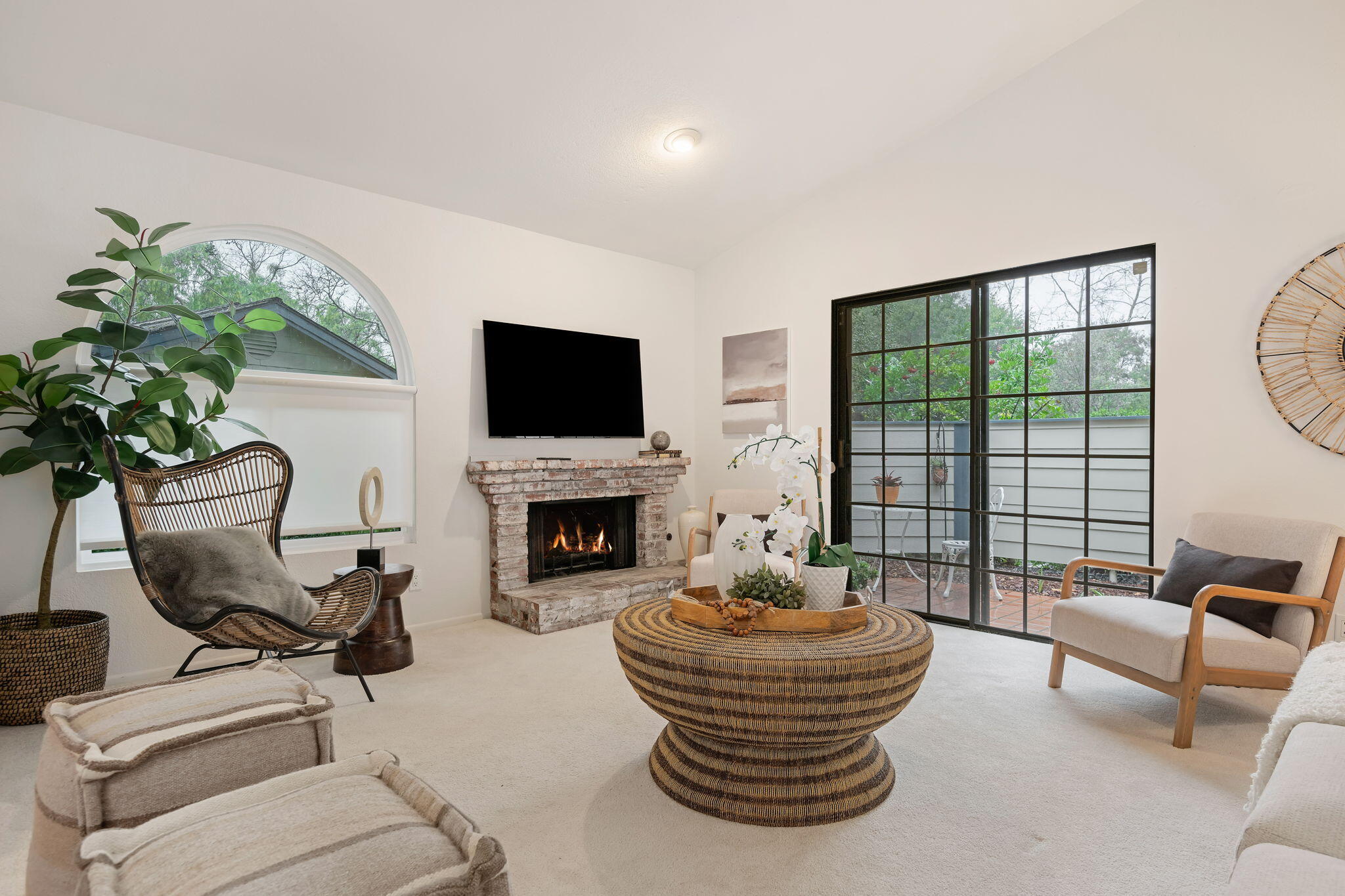 Santa Barbara, California 93111, United States, 2 Bedrooms Bedrooms, ,2 BathroomsBathrooms,Residential,Active,4241