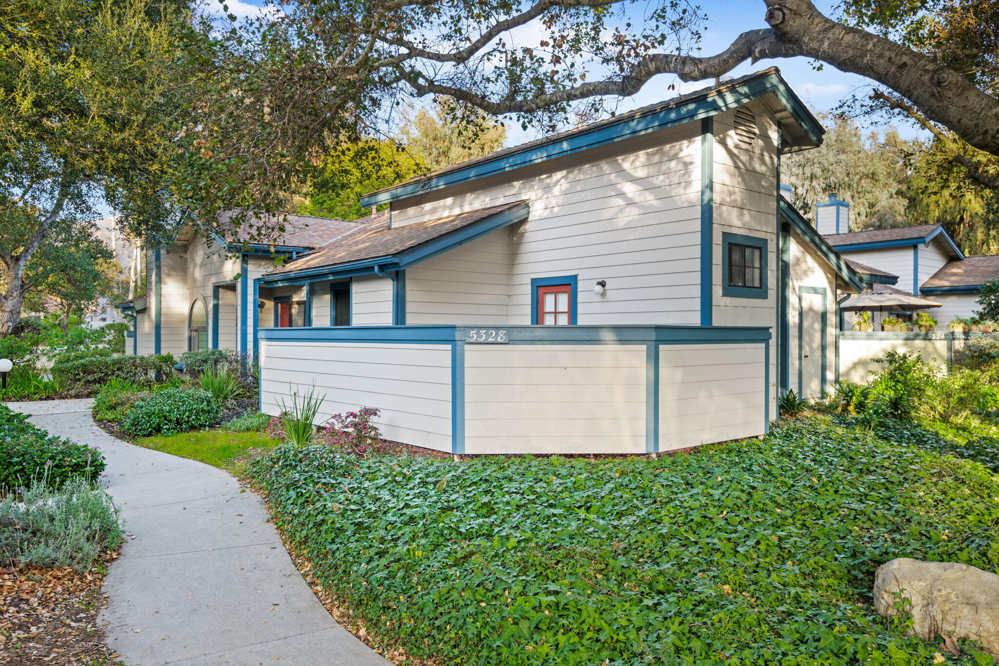 Santa Barbara, California 93111, United States, 2 Bedrooms Bedrooms, ,2 BathroomsBathrooms,Residential,Active,4241