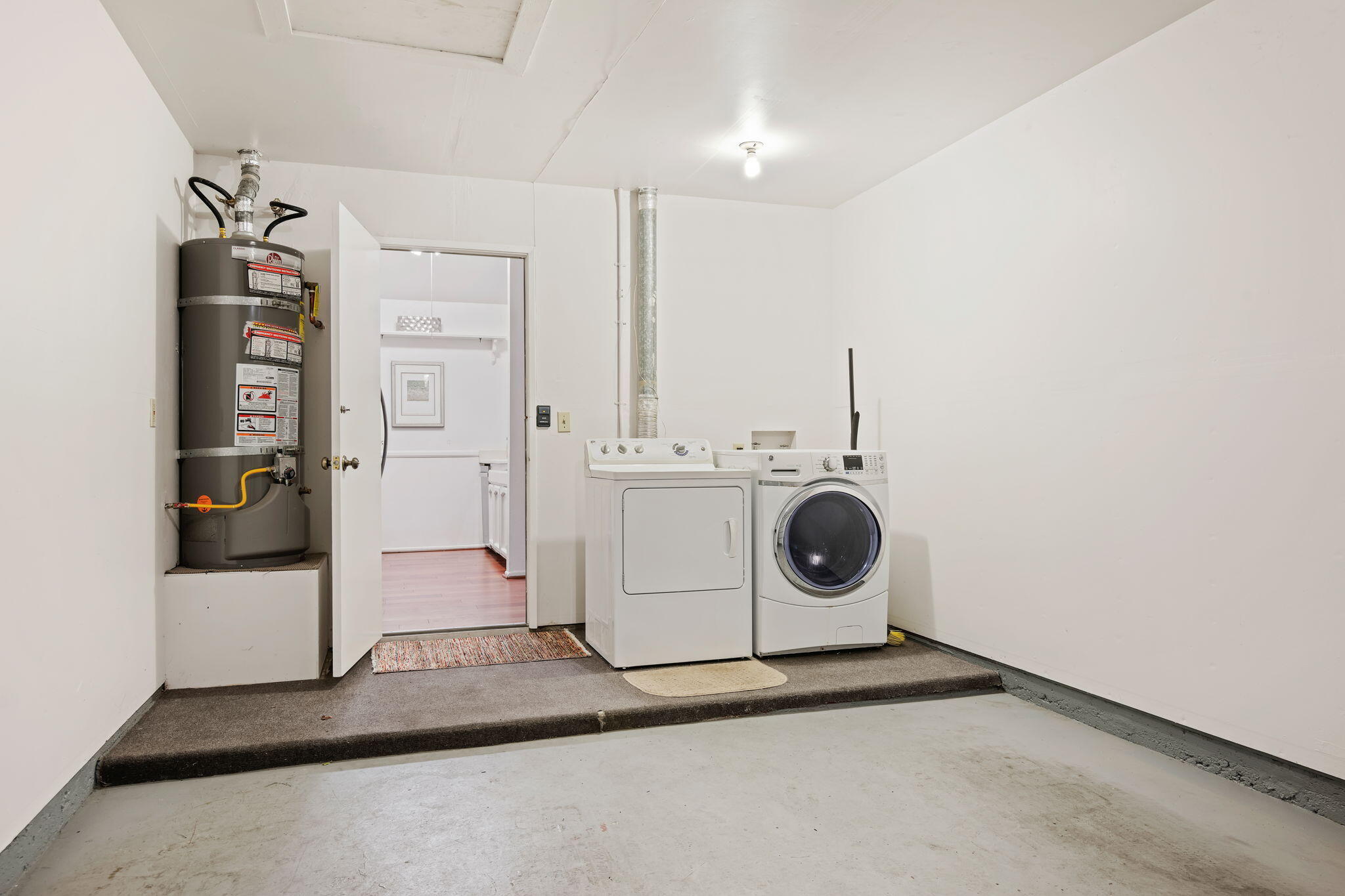 Santa Barbara, California 93111, United States, 2 Bedrooms Bedrooms, ,2 BathroomsBathrooms,Residential,Active,4241