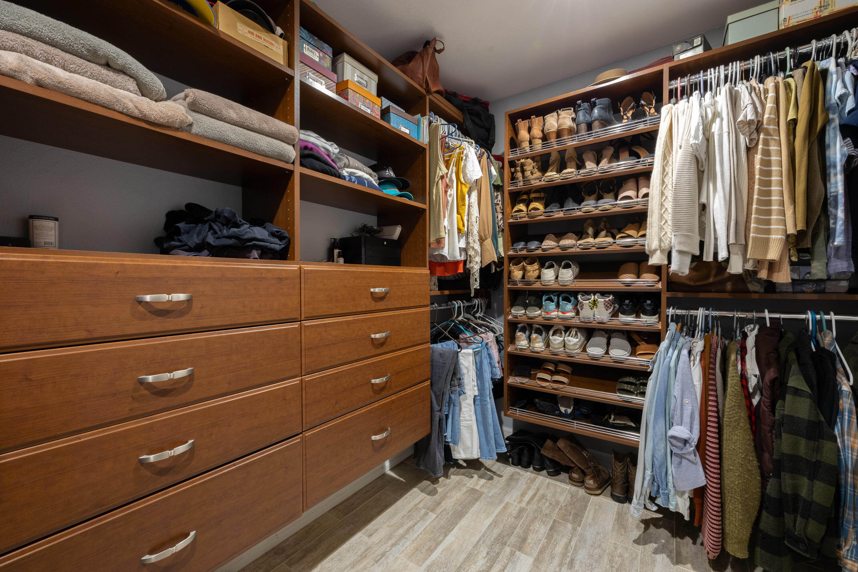 Solvang, California 93463, United States, 5 Bedrooms Bedrooms, ,4 BathroomsBathrooms,Residential,Active,121533