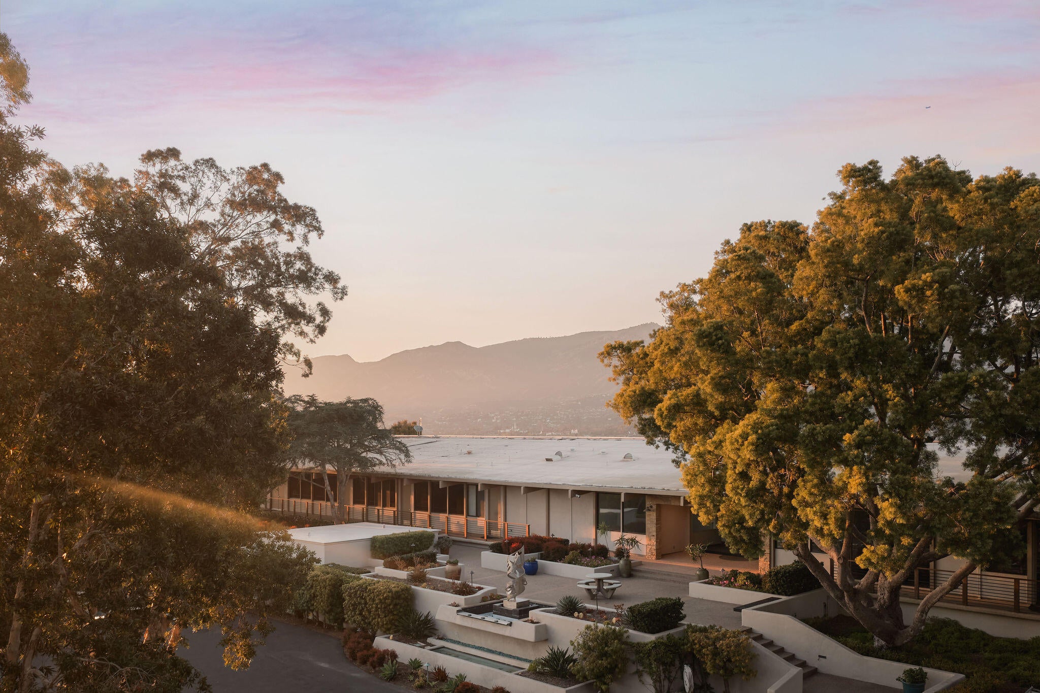 800 Miramonte Drive