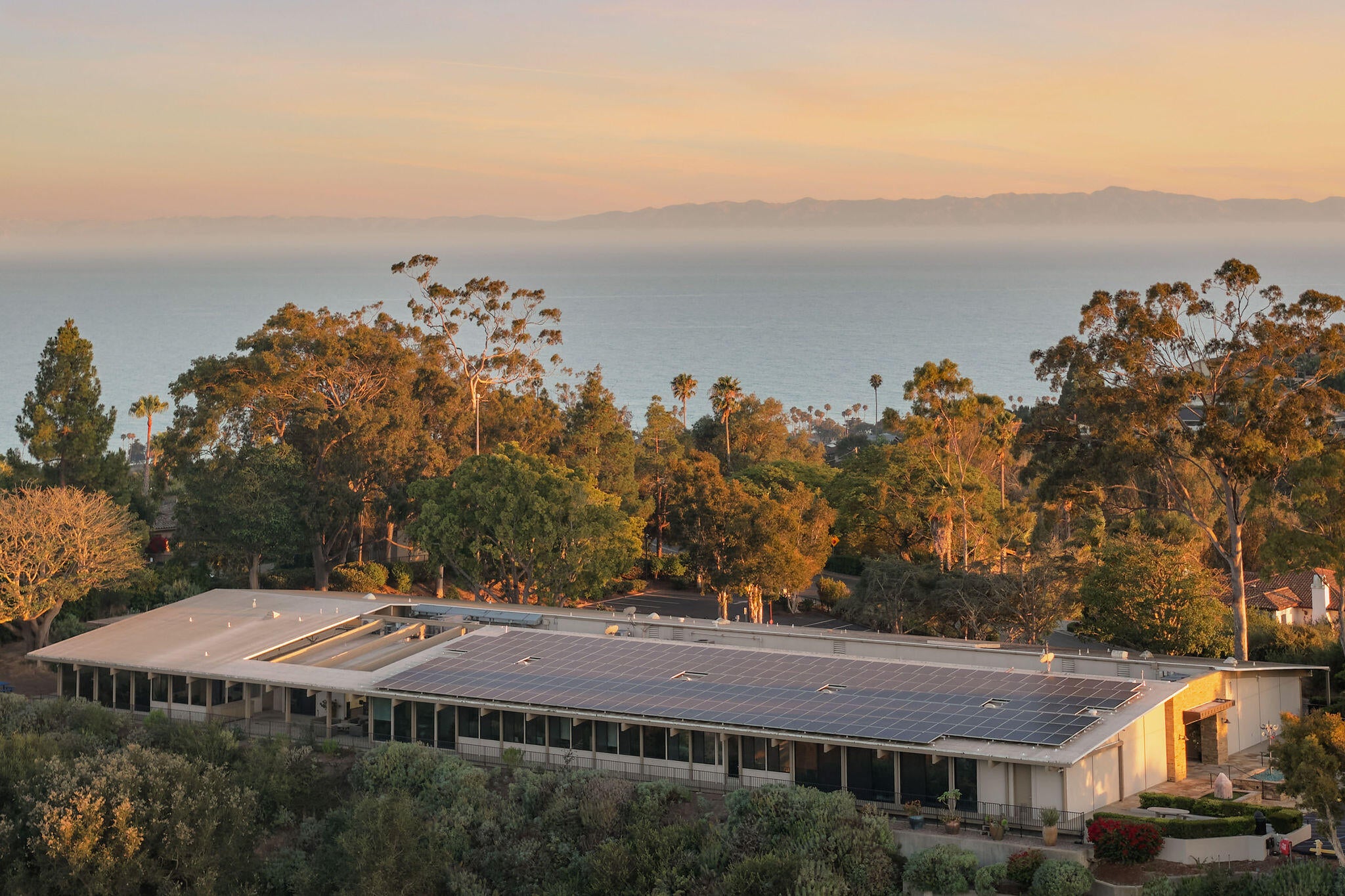 800 Miramonte Drive