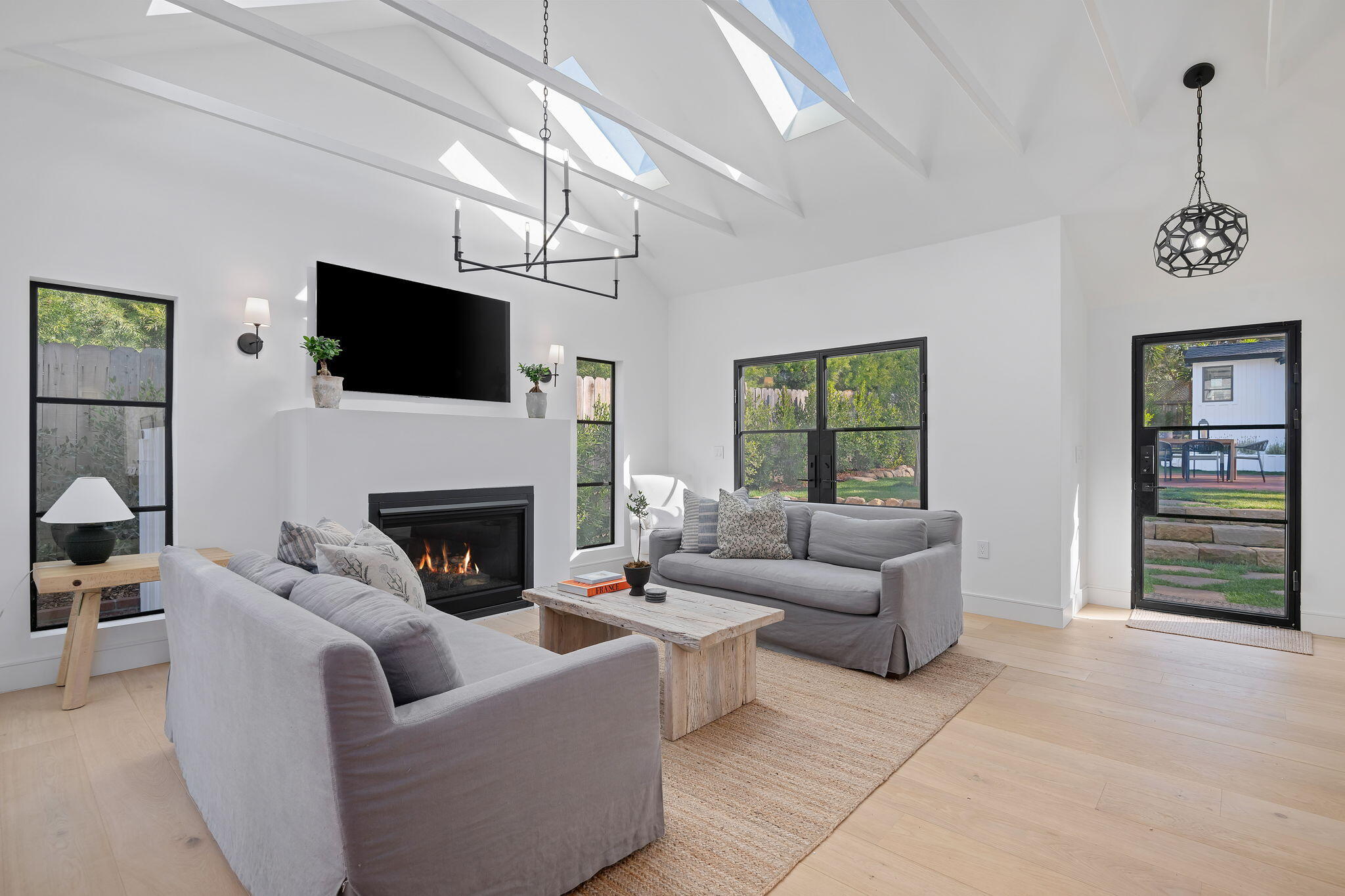 Montecito, California 93108, United States, 3 Bedrooms Bedrooms, ,4 BathroomsBathrooms,Residential,Active,5920