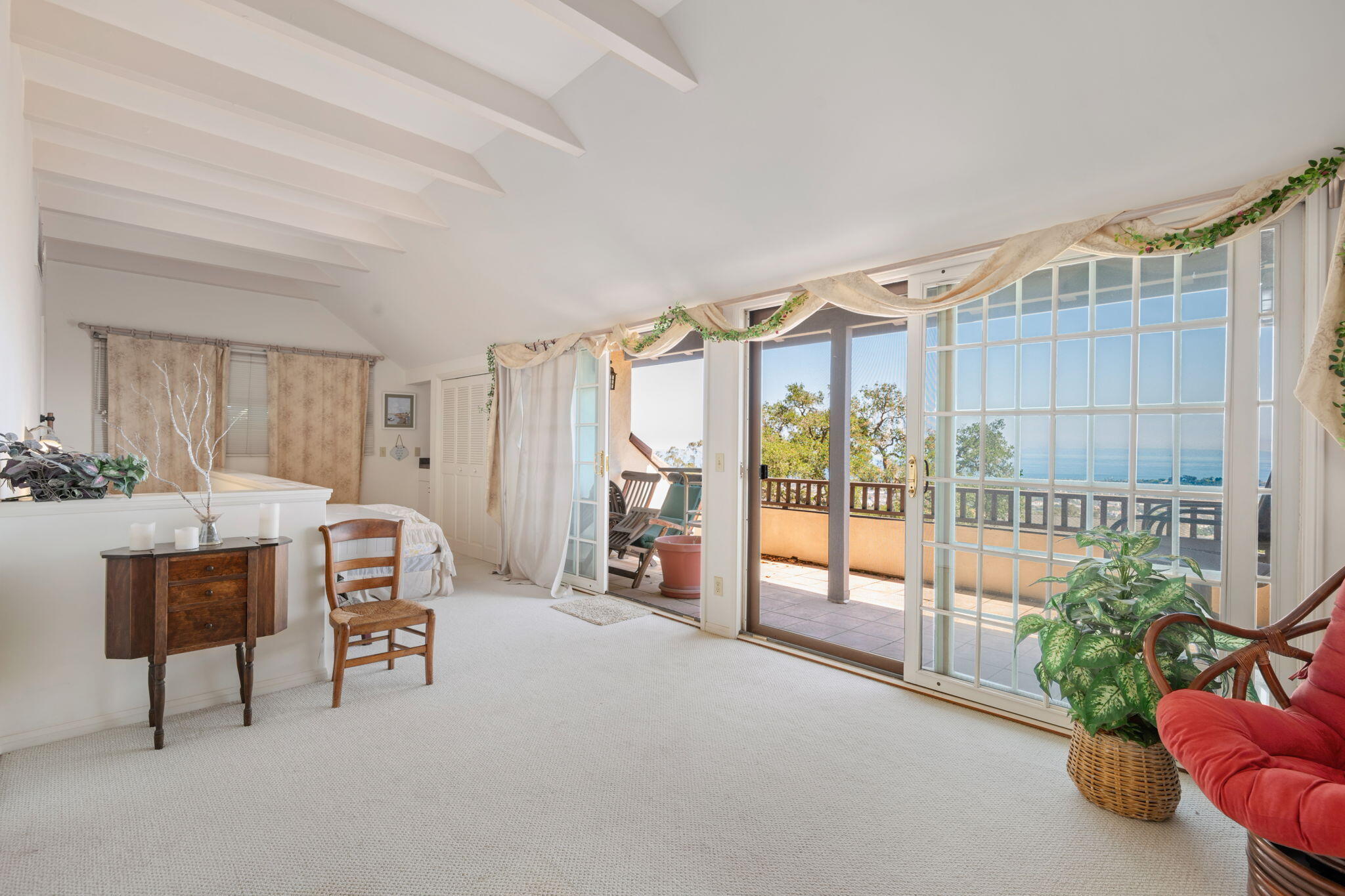 Santa Barbara, California 93103, United States, 3 Bedrooms Bedrooms, ,3 BathroomsBathrooms,Residential,Pending,180547