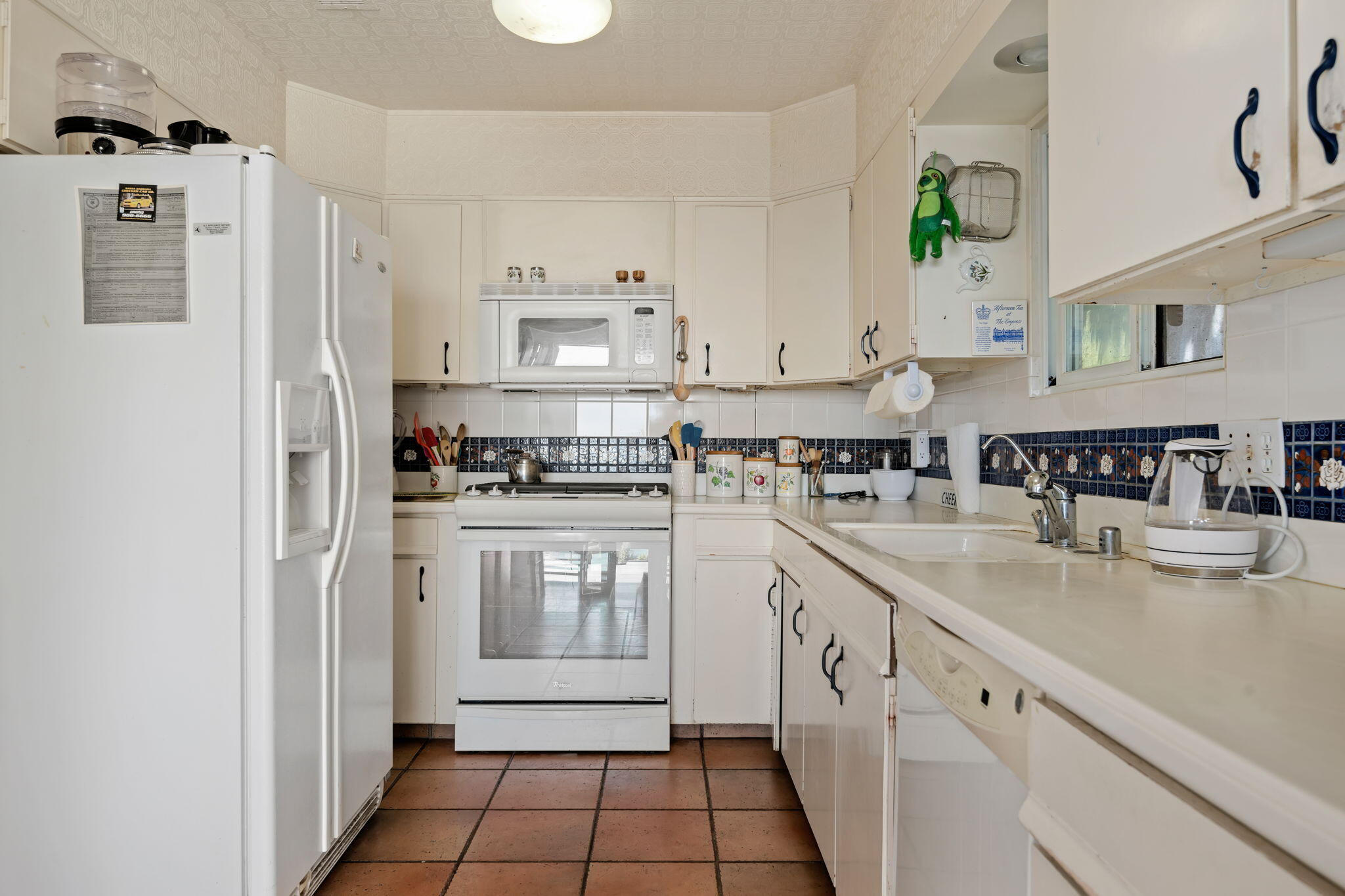 Santa Barbara, California 93103, United States, 3 Bedrooms Bedrooms, ,3 BathroomsBathrooms,Residential,Pending,180547