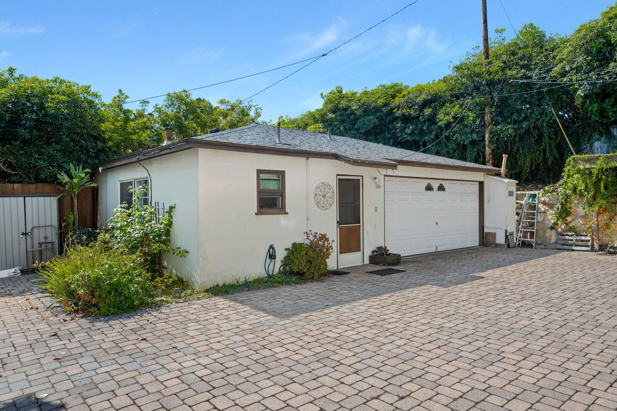 Santa Barbara, California 93103, United States, 3 Bedrooms Bedrooms, ,3 BathroomsBathrooms,Residential,Pending,180547