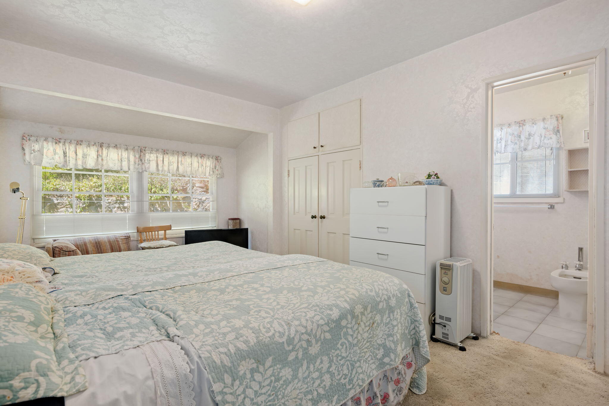 Santa Barbara, California 93103, United States, 3 Bedrooms Bedrooms, ,3 BathroomsBathrooms,Residential,Pending,180547