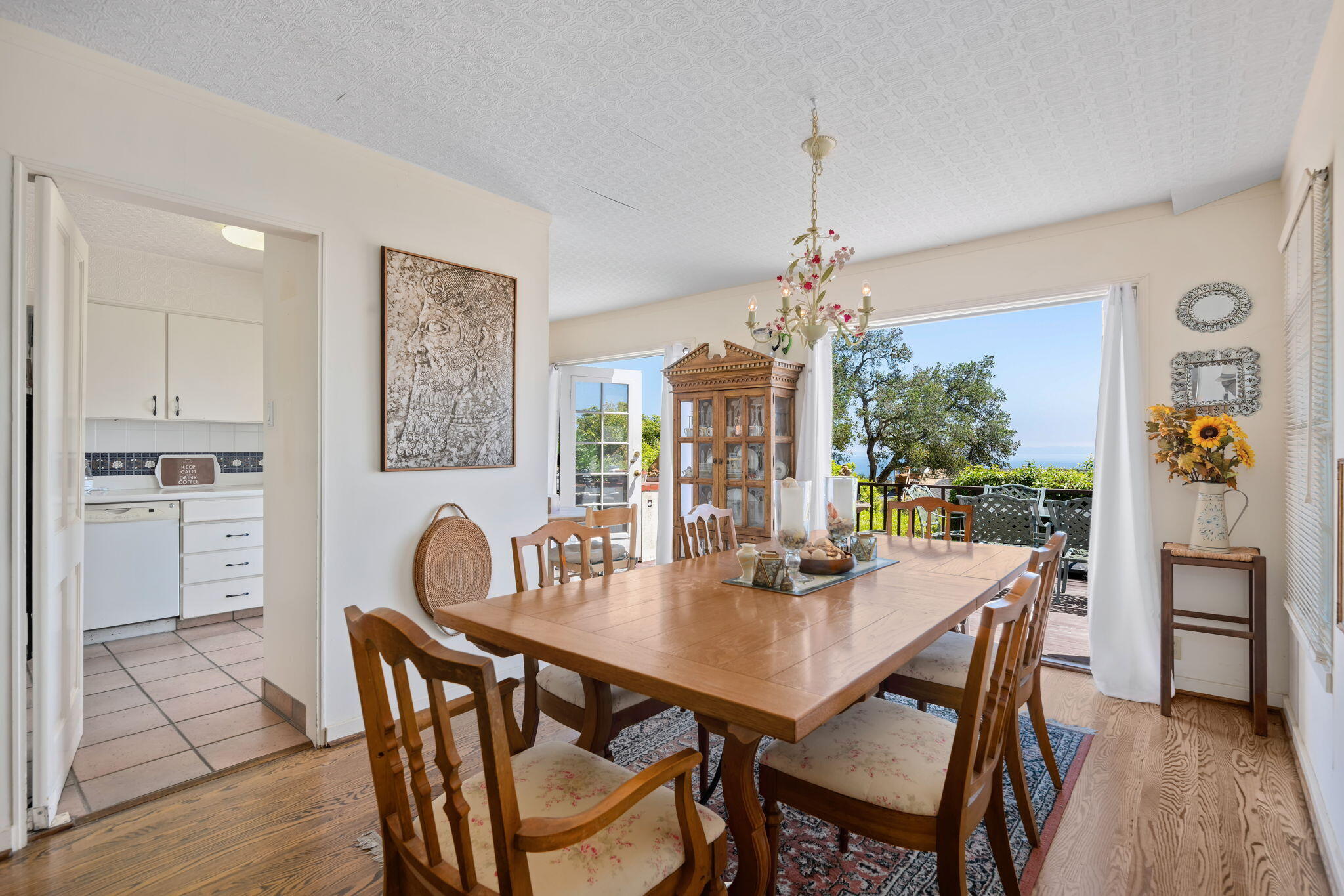 Santa Barbara, California 93103, United States, 3 Bedrooms Bedrooms, ,3 BathroomsBathrooms,Residential,Pending,180547