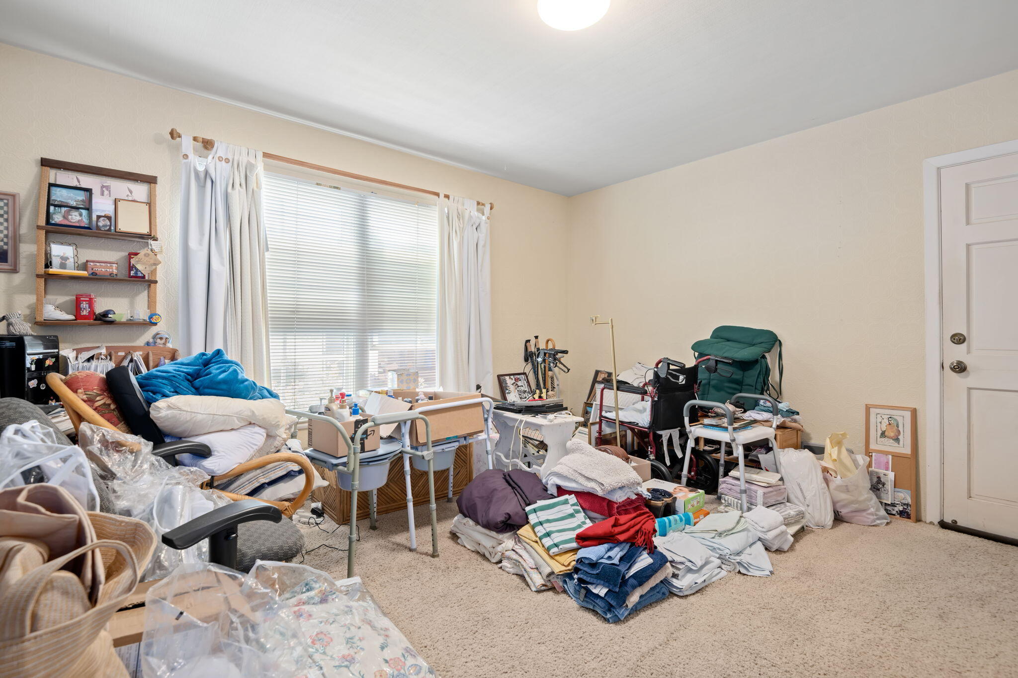 Santa Barbara, California 93103, United States, 3 Bedrooms Bedrooms, ,3 BathroomsBathrooms,Residential,Pending,180547