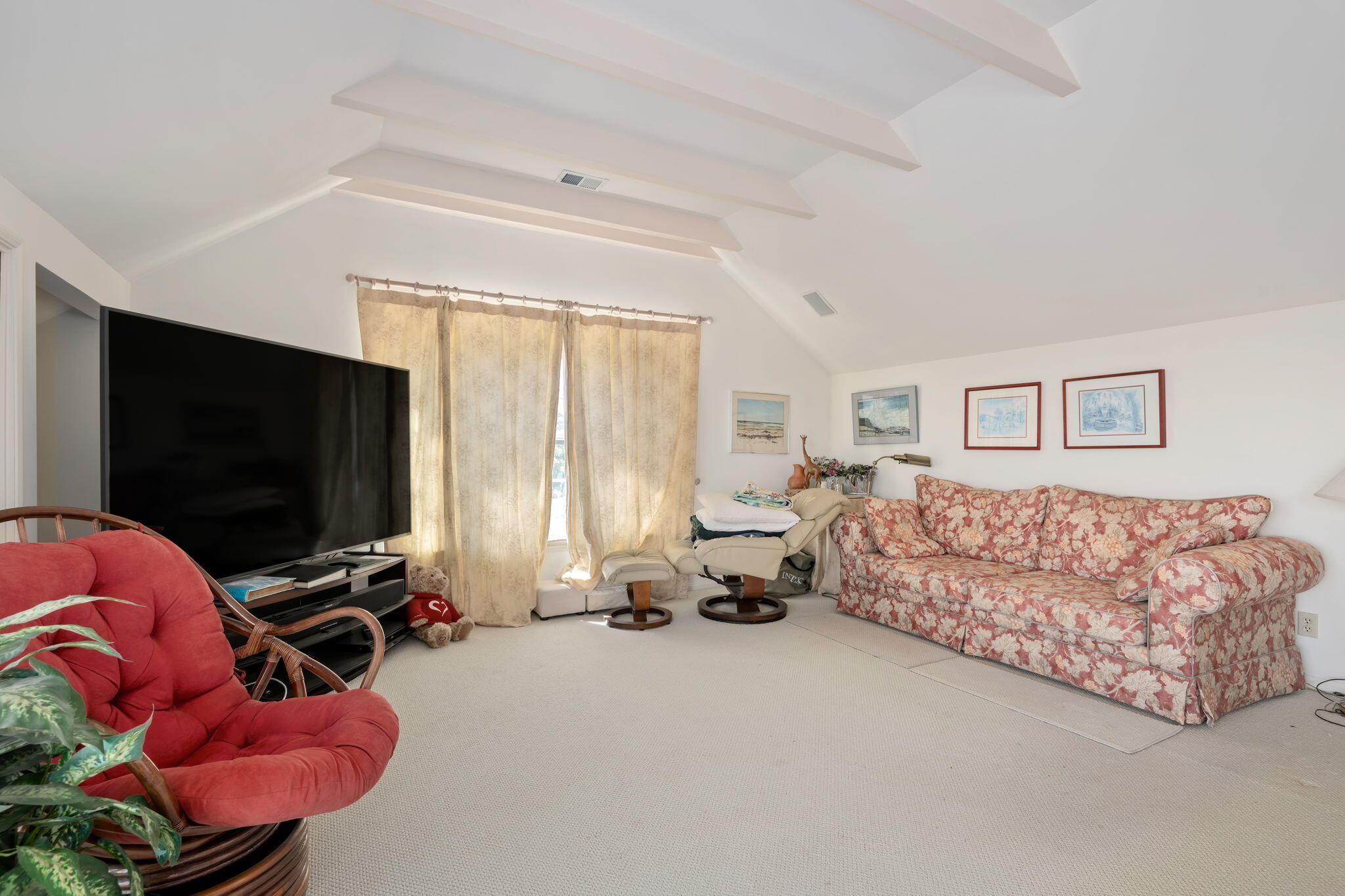 Santa Barbara, California 93103, United States, 3 Bedrooms Bedrooms, ,3 BathroomsBathrooms,Residential,Pending,180547