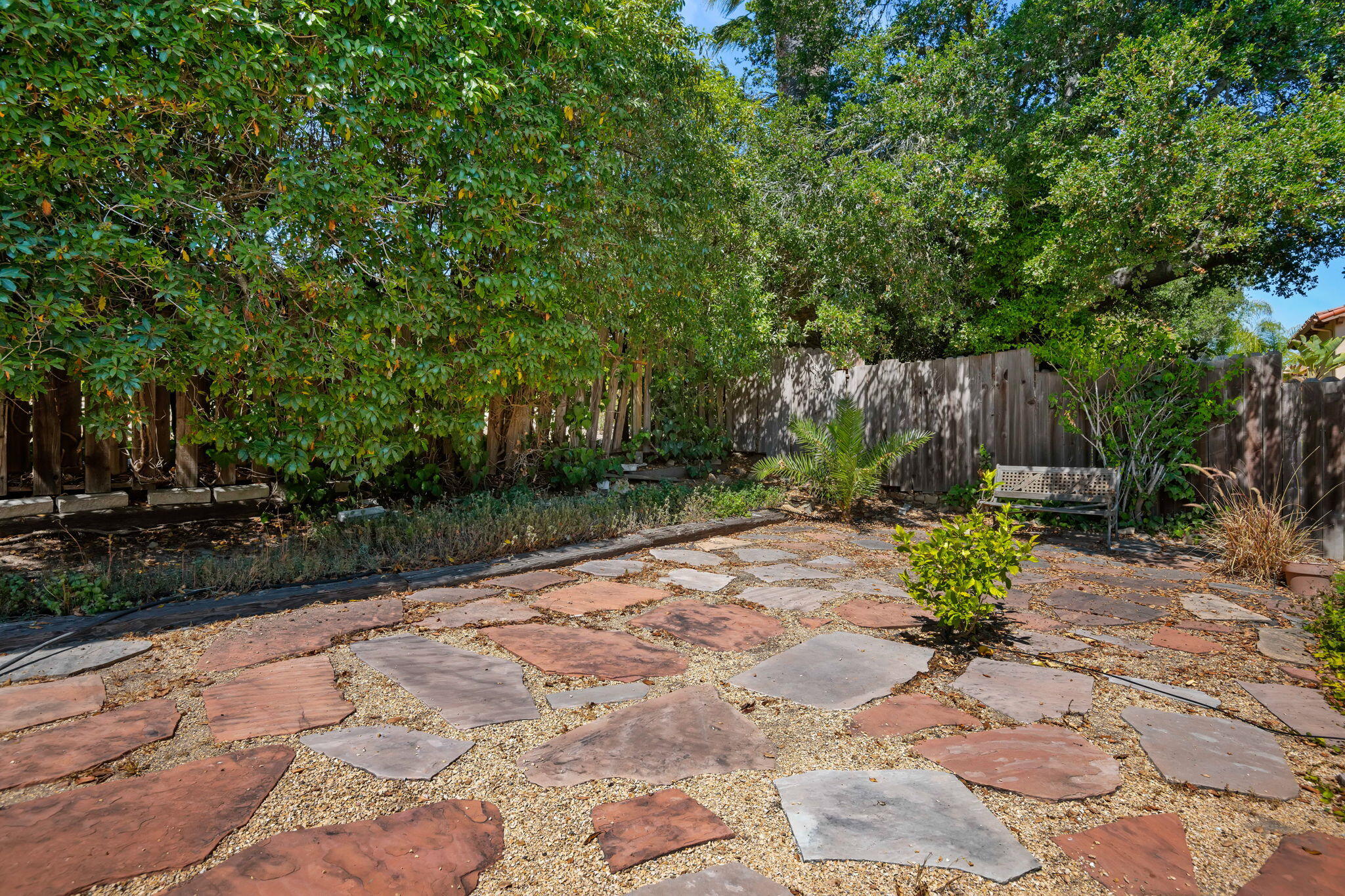 Santa Barbara, California 93103, United States, 3 Bedrooms Bedrooms, ,3 BathroomsBathrooms,Residential,Pending,180547