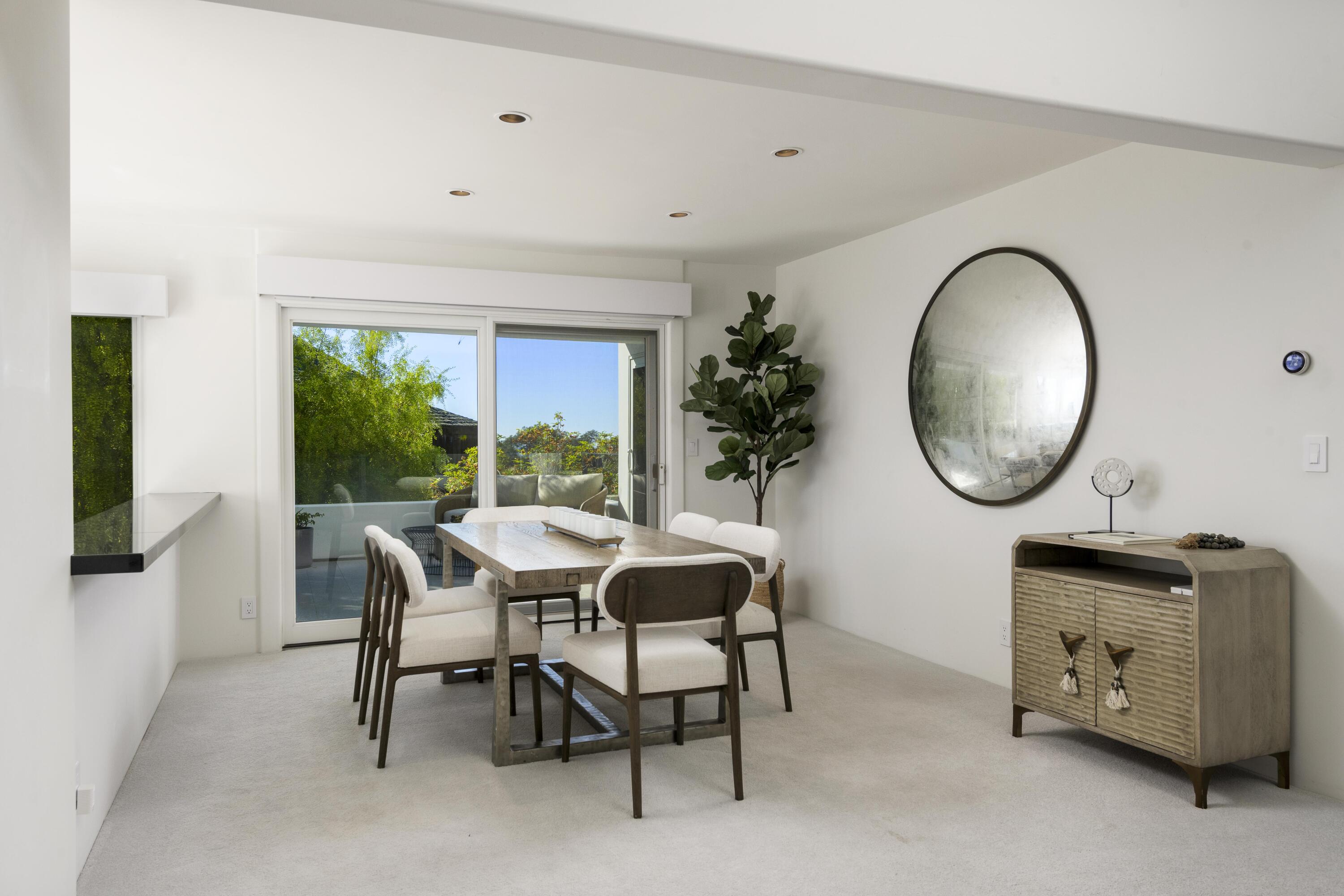 Santa Barbara, California 93103, United States, 4 Bedrooms Bedrooms, ,3 BathroomsBathrooms,Residential,Active,223936