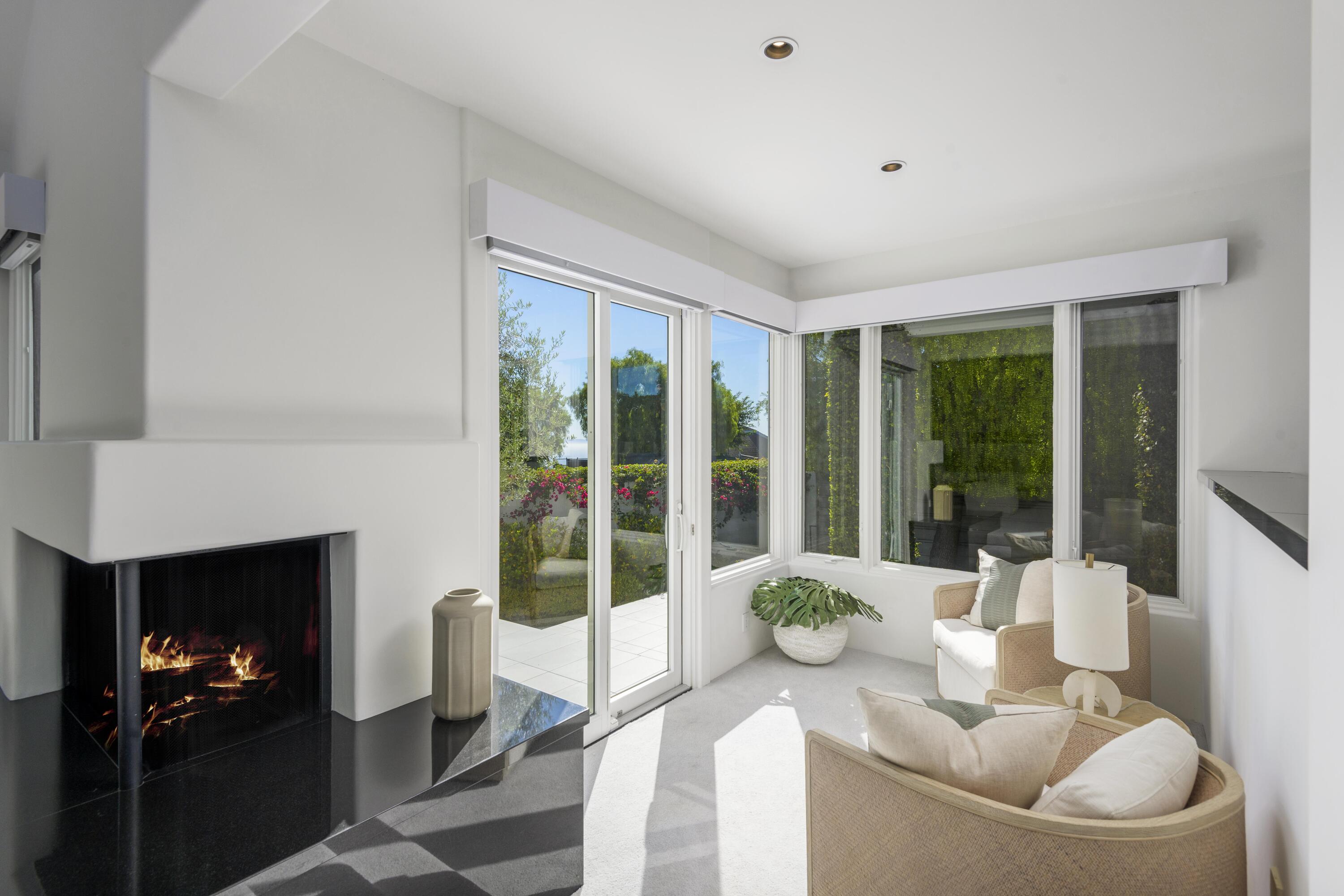 Santa Barbara, California 93103, United States, 4 Bedrooms Bedrooms, ,3 BathroomsBathrooms,Residential,Active,223936