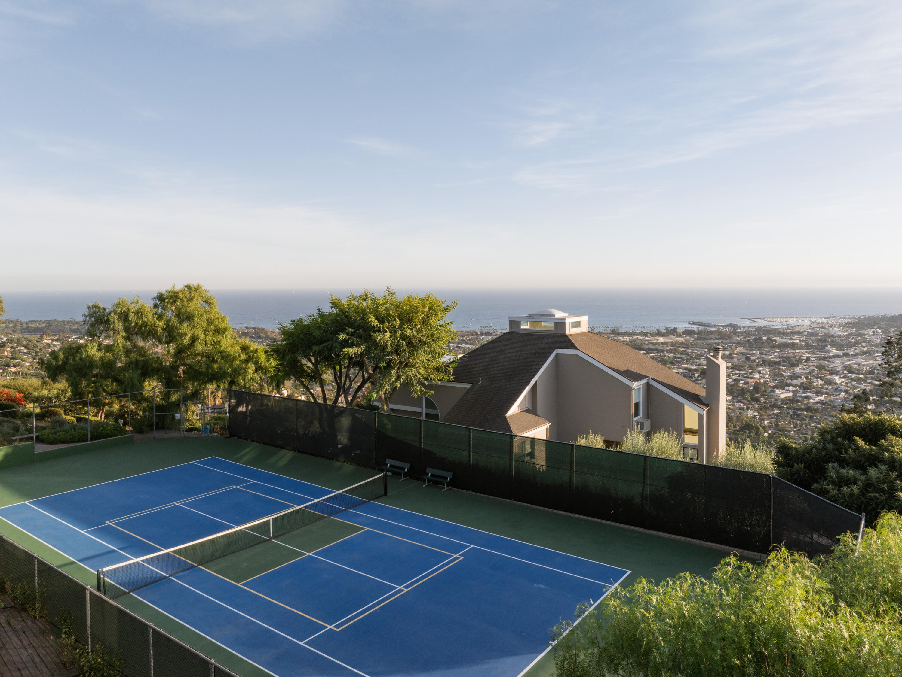 Santa Barbara, California 93103, United States, 4 Bedrooms Bedrooms, ,3 BathroomsBathrooms,Residential,Active,223936