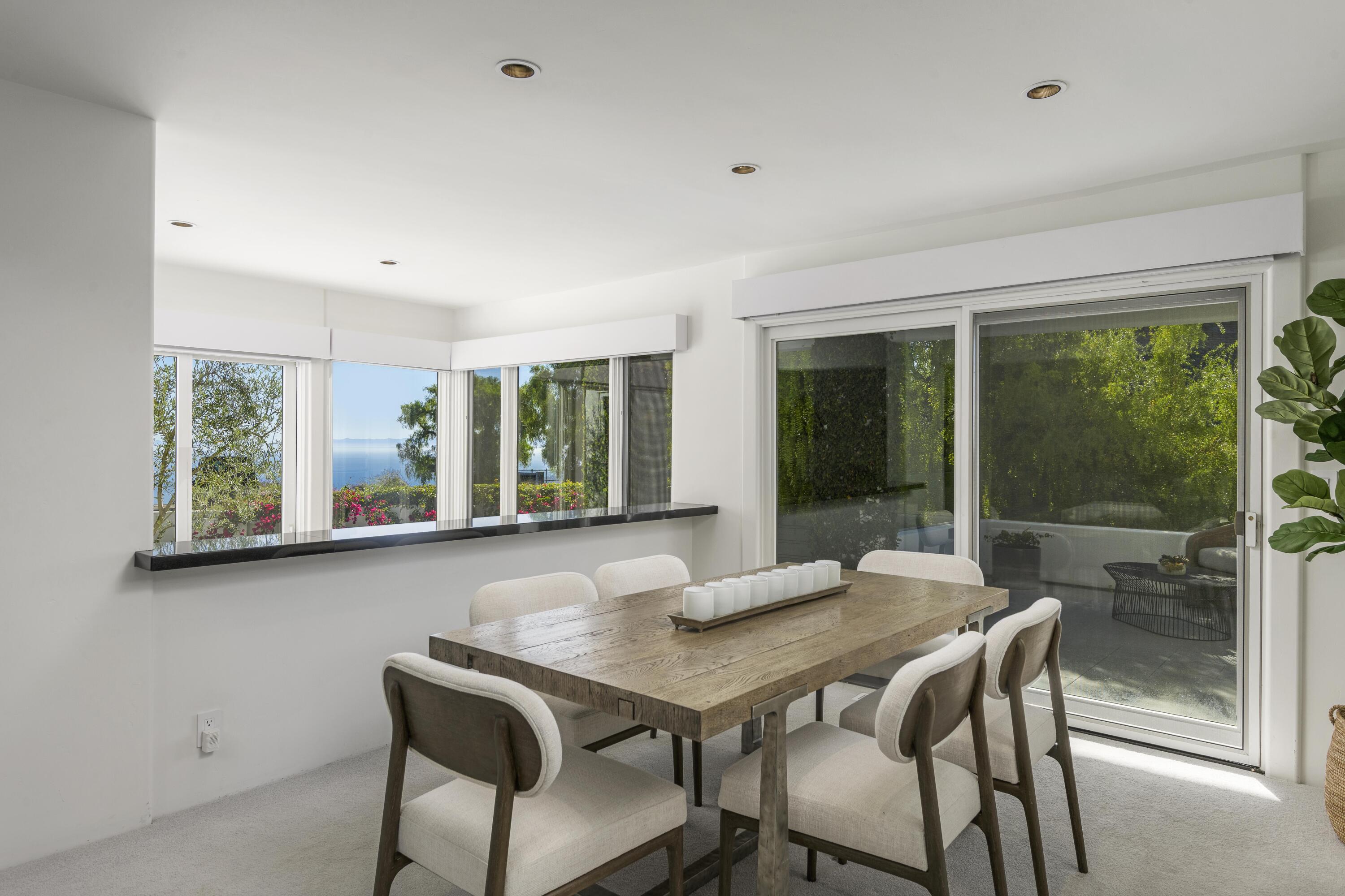 Santa Barbara, California 93103, United States, 4 Bedrooms Bedrooms, ,3 BathroomsBathrooms,Residential,Active,223936