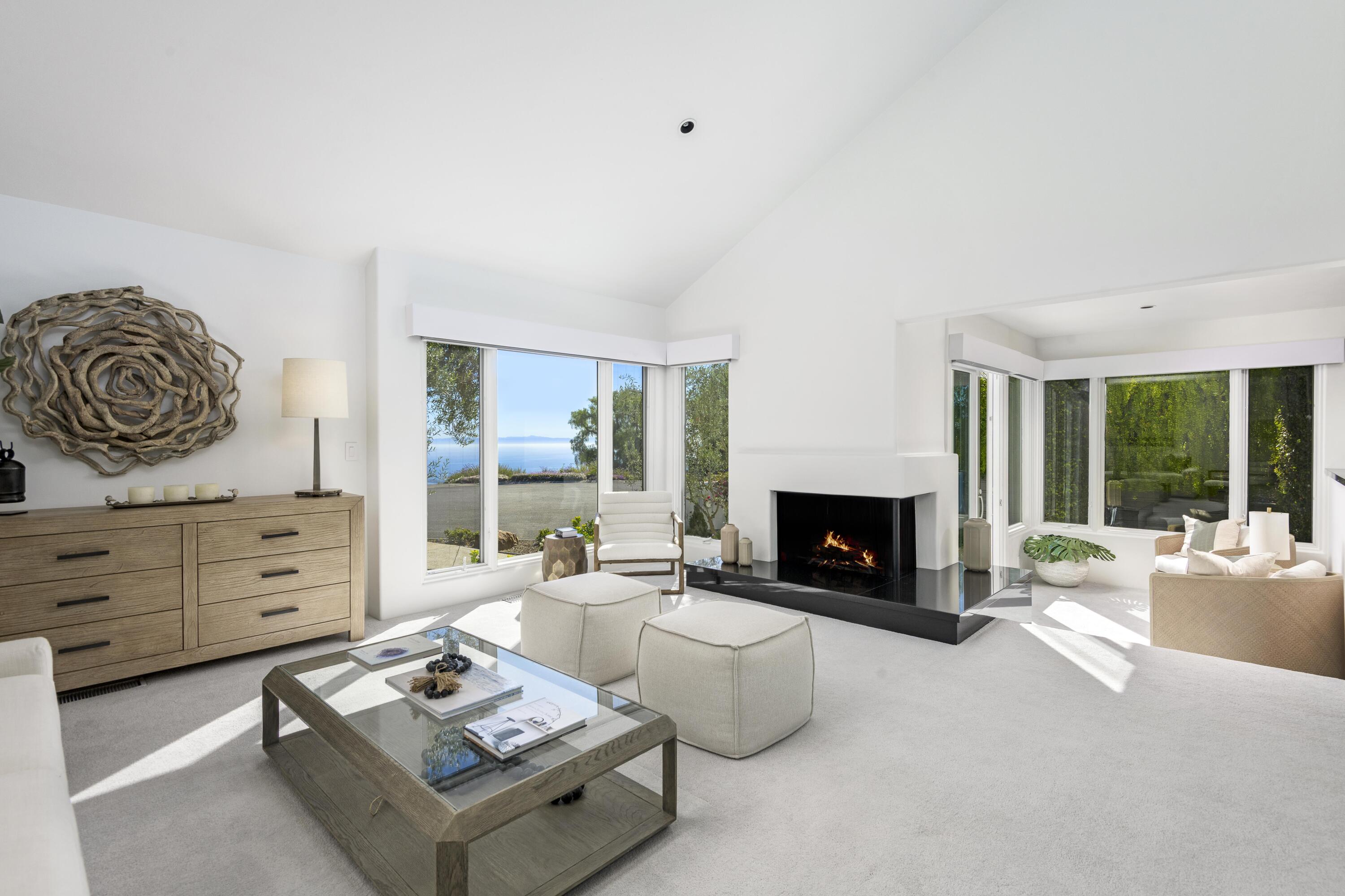 Santa Barbara, California 93103, United States, 4 Bedrooms Bedrooms, ,3 BathroomsBathrooms,Residential,Active,223936