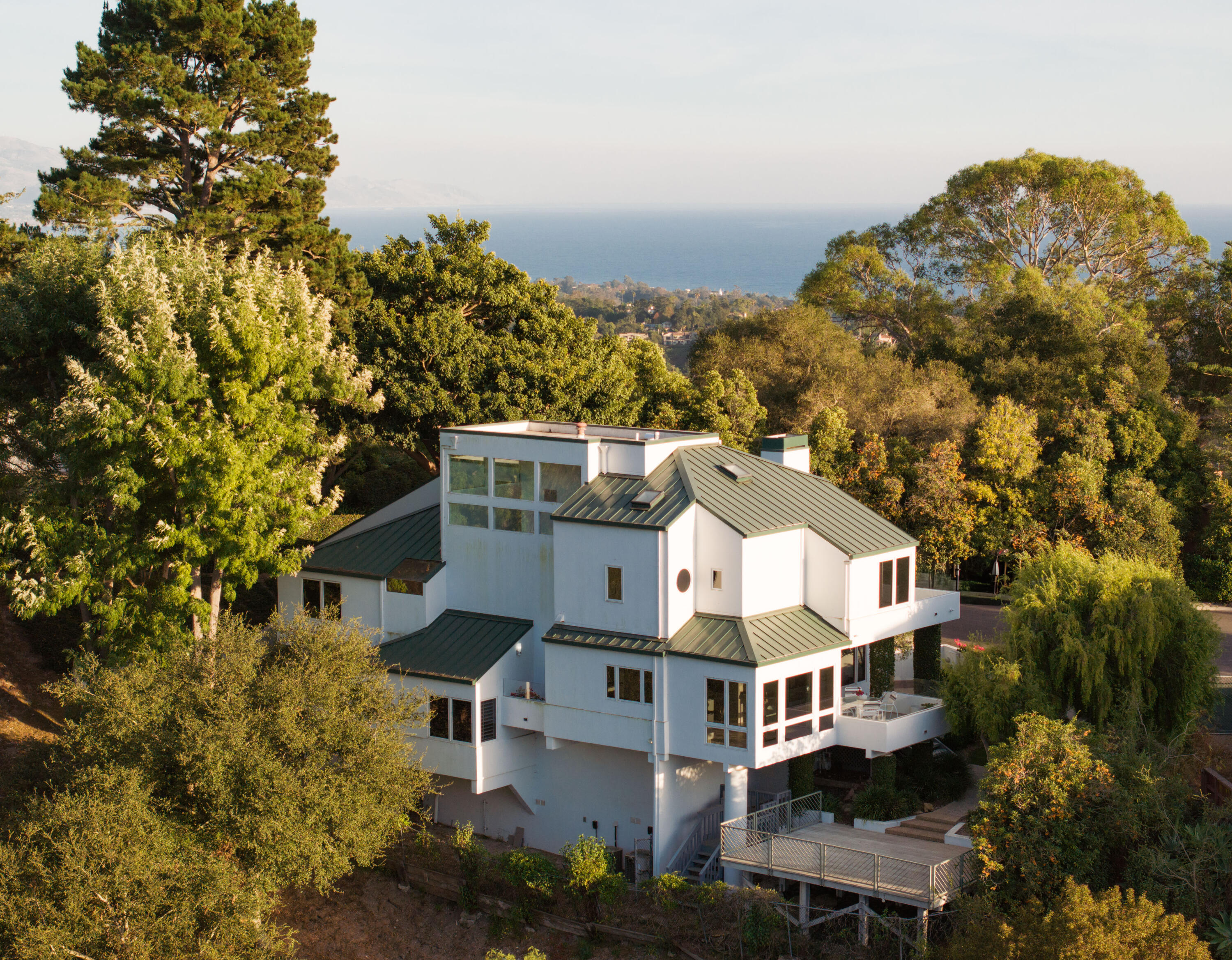 Santa Barbara, California 93103, United States, 4 Bedrooms Bedrooms, ,3 BathroomsBathrooms,Residential,Active,223936