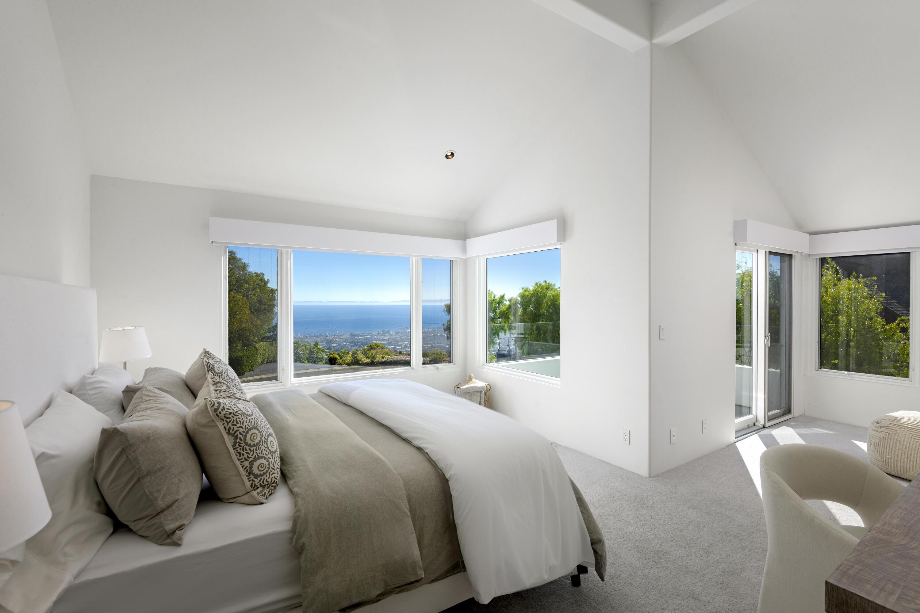 Santa Barbara, California 93103, United States, 4 Bedrooms Bedrooms, ,3 BathroomsBathrooms,Residential,Active,223936