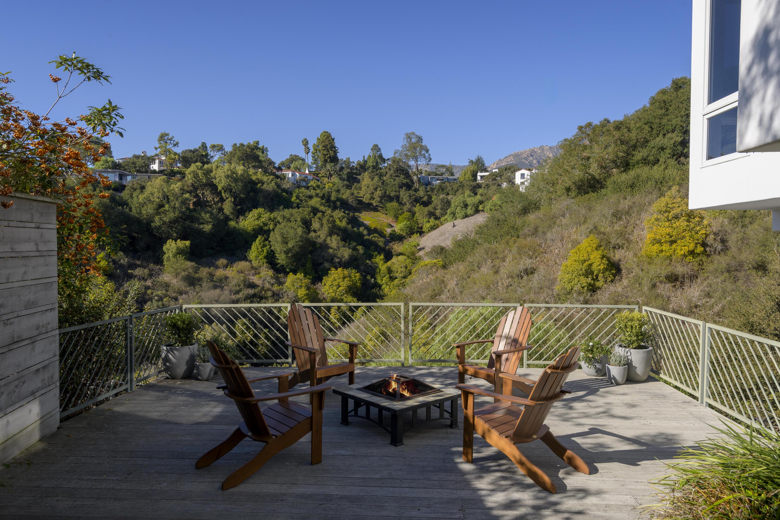 Santa Barbara, California 93103, United States, 4 Bedrooms Bedrooms, ,3 BathroomsBathrooms,Residential,Active,223936