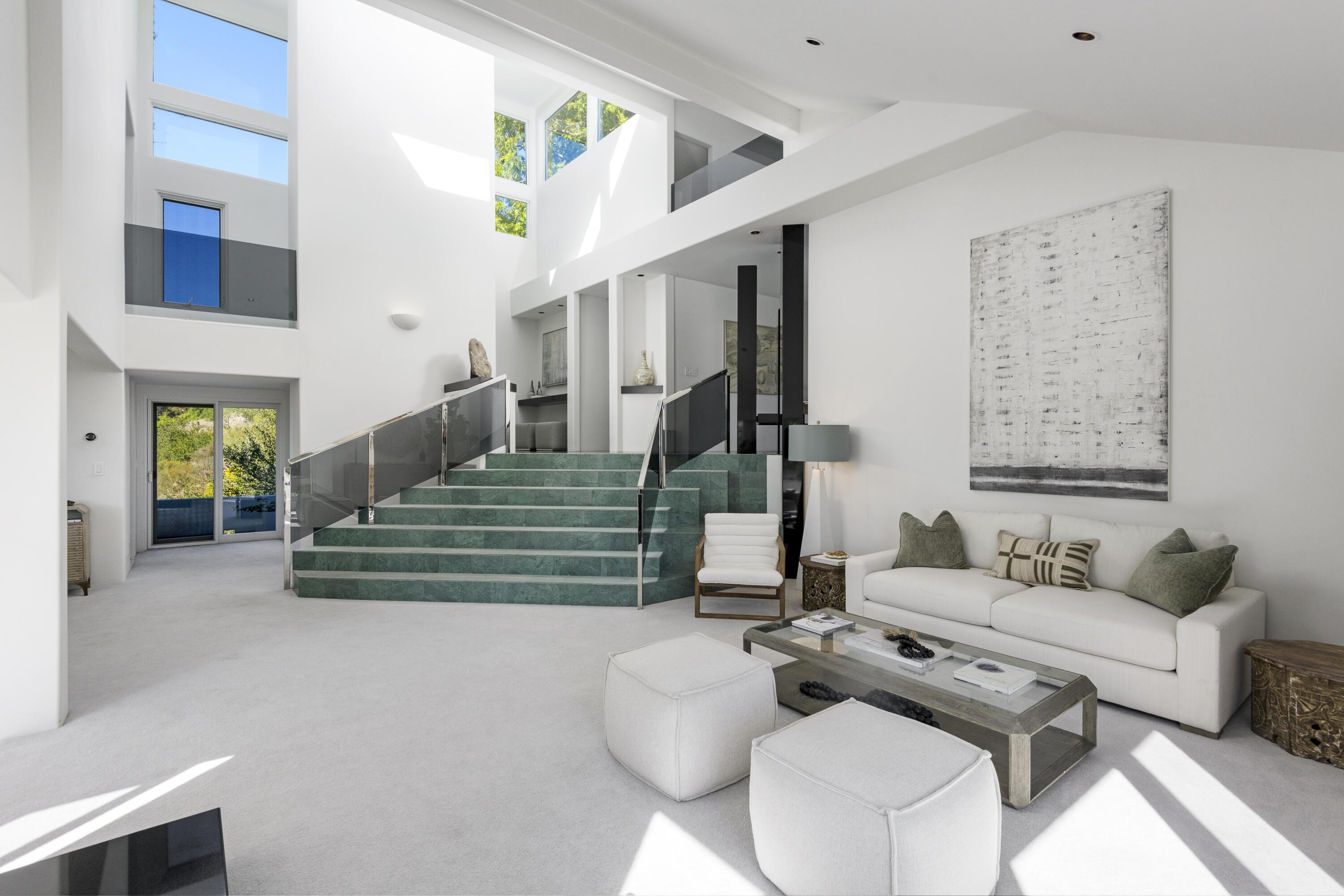 Santa Barbara, California 93103, United States, 4 Bedrooms Bedrooms, ,3 BathroomsBathrooms,Residential,Active,223936