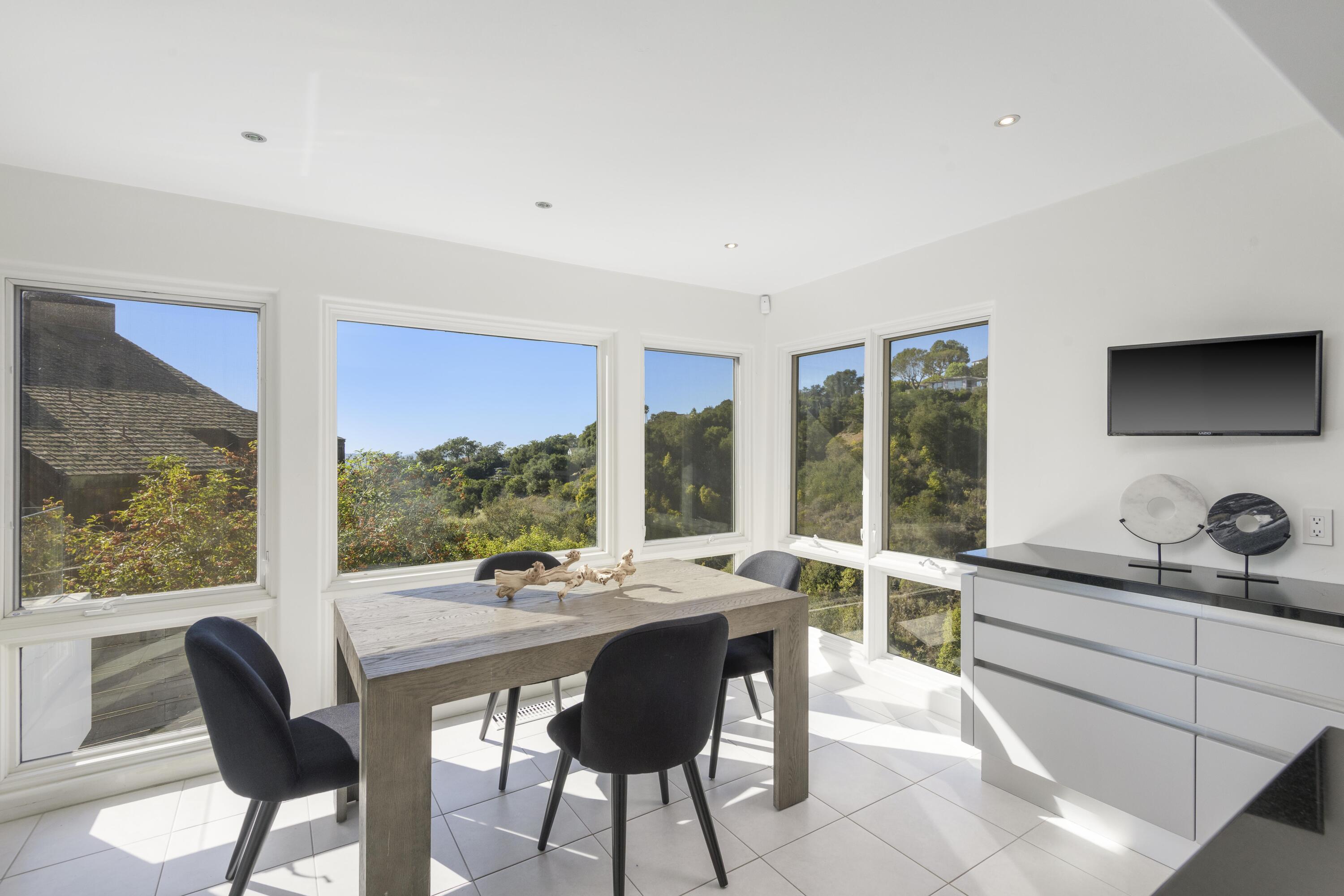 Santa Barbara, California 93103, United States, 4 Bedrooms Bedrooms, ,3 BathroomsBathrooms,Residential,Active,223936