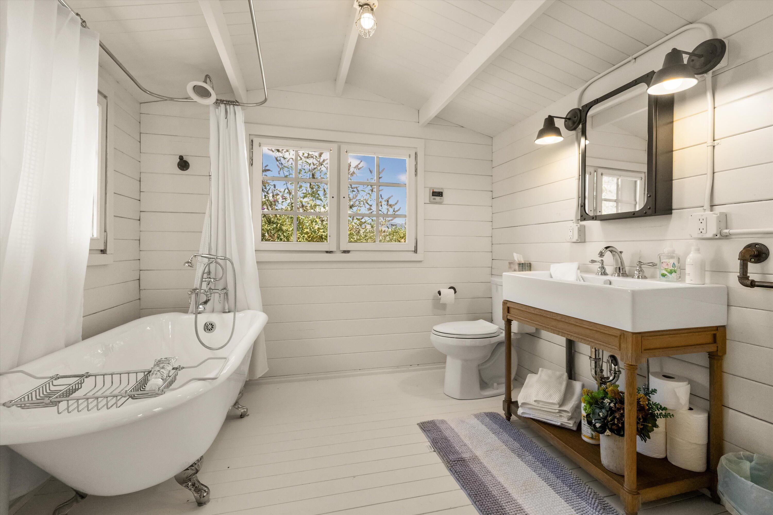 Santa Ynez, California 93460, United States, 3 Bedrooms Bedrooms, ,5 BathroomsBathrooms,Residential,Pending,52908