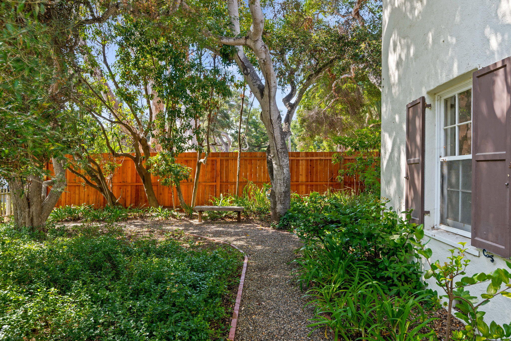 Santa Barbara, California 93108, United States, 7 Bedrooms Bedrooms, ,7 BathroomsBathrooms,Residential,Pending,239109