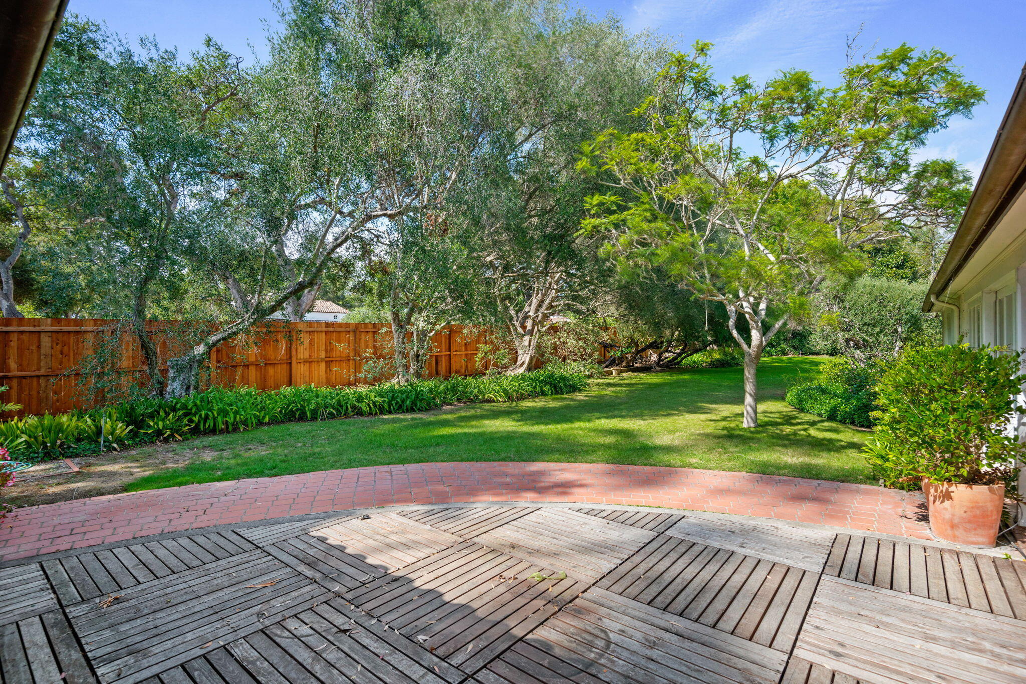 Santa Barbara, California 93108, United States, 7 Bedrooms Bedrooms, ,7 BathroomsBathrooms,Residential,Pending,239109