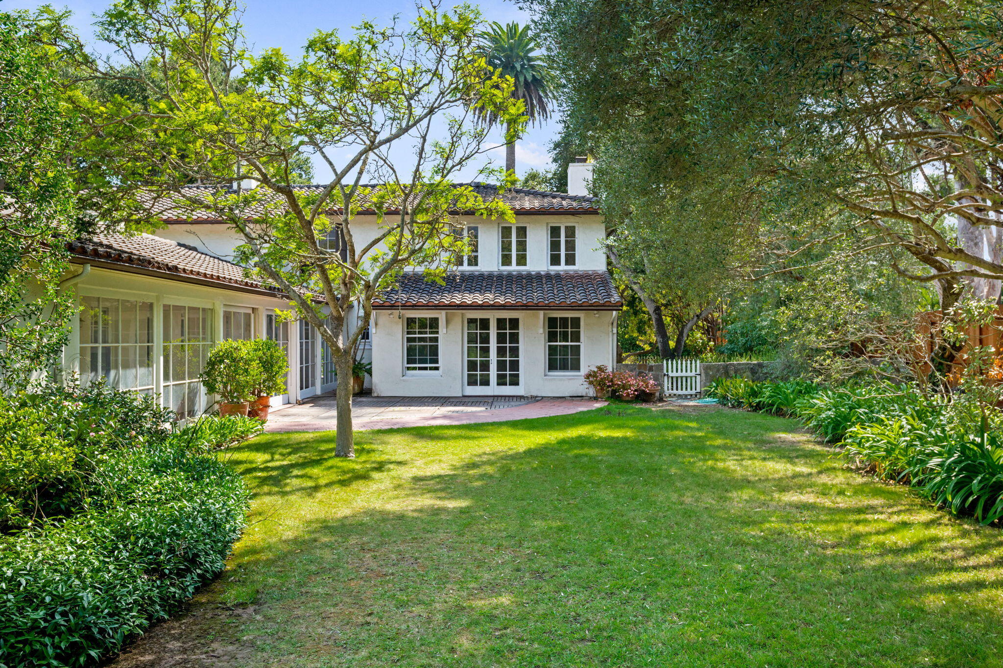 Santa Barbara, California 93108, United States, 7 Bedrooms Bedrooms, ,7 BathroomsBathrooms,Residential,Pending,239109