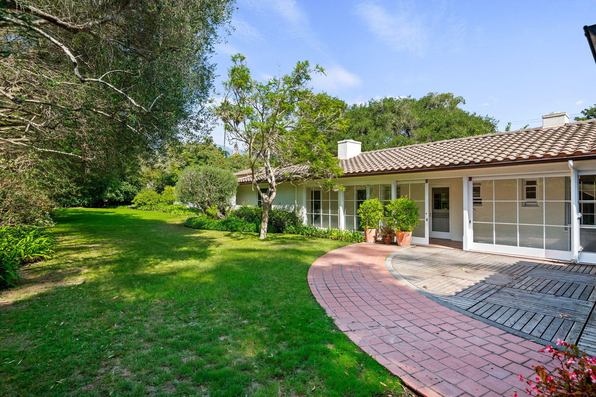 Santa Barbara, California 93108, United States, 7 Bedrooms Bedrooms, ,7 BathroomsBathrooms,Residential,Pending,239109