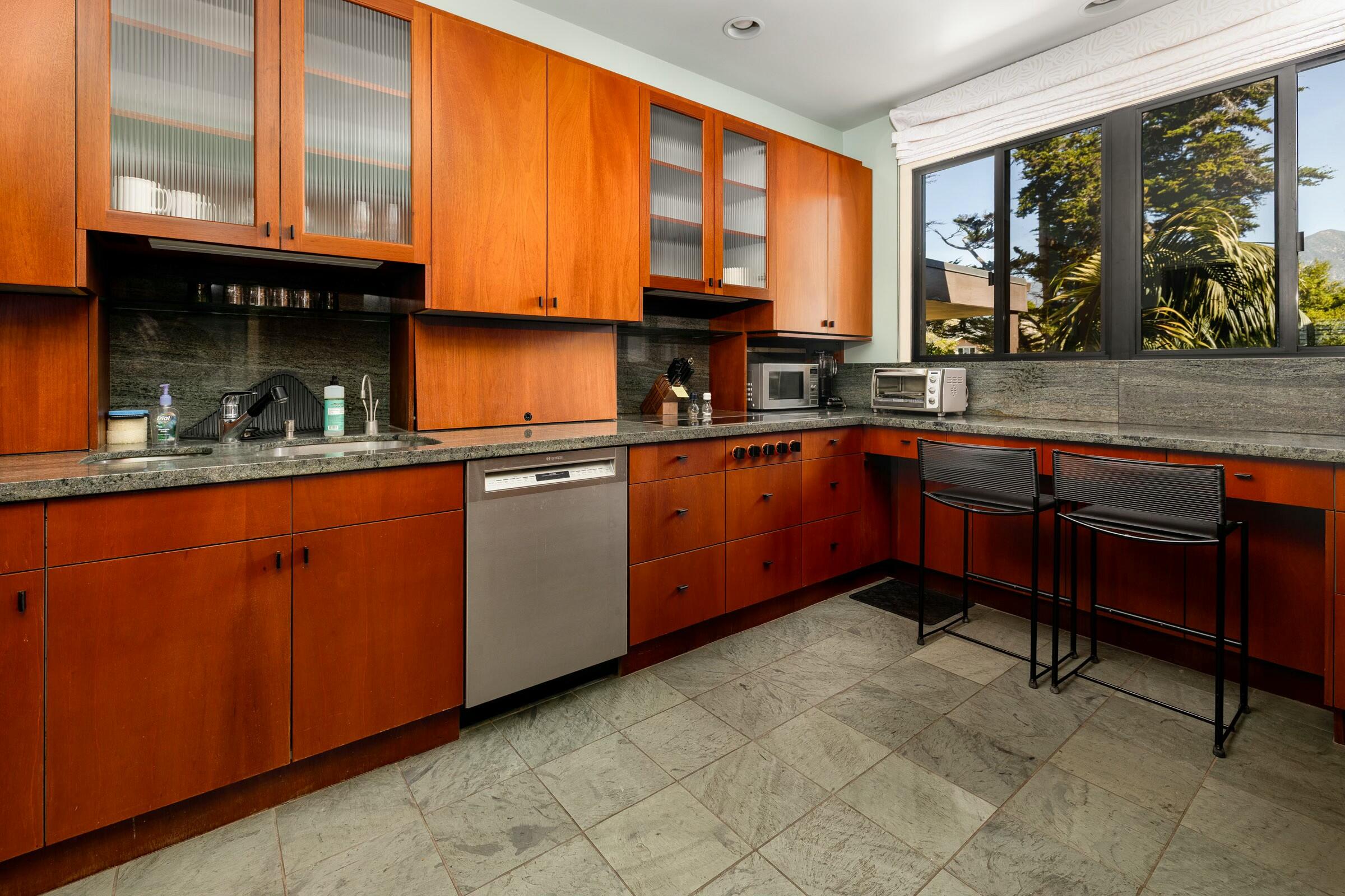 Montecito, California 93108, United States, 2 Bedrooms Bedrooms, ,2 BathroomsBathrooms,Residential,Active,111139