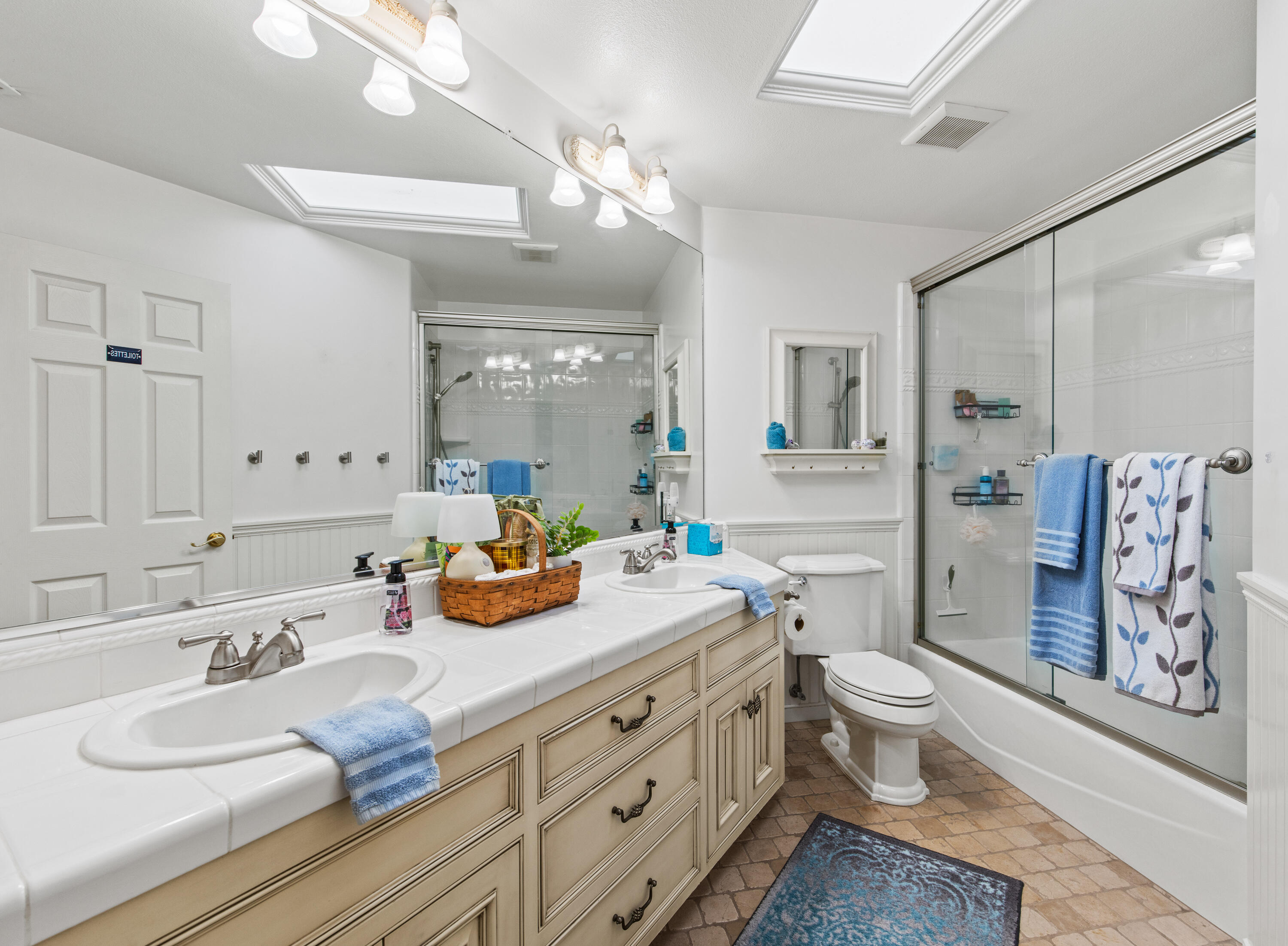 Solvang, California 93463, United States, 3 Bedrooms Bedrooms, ,2 BathroomsBathrooms,Residential,Active,164080