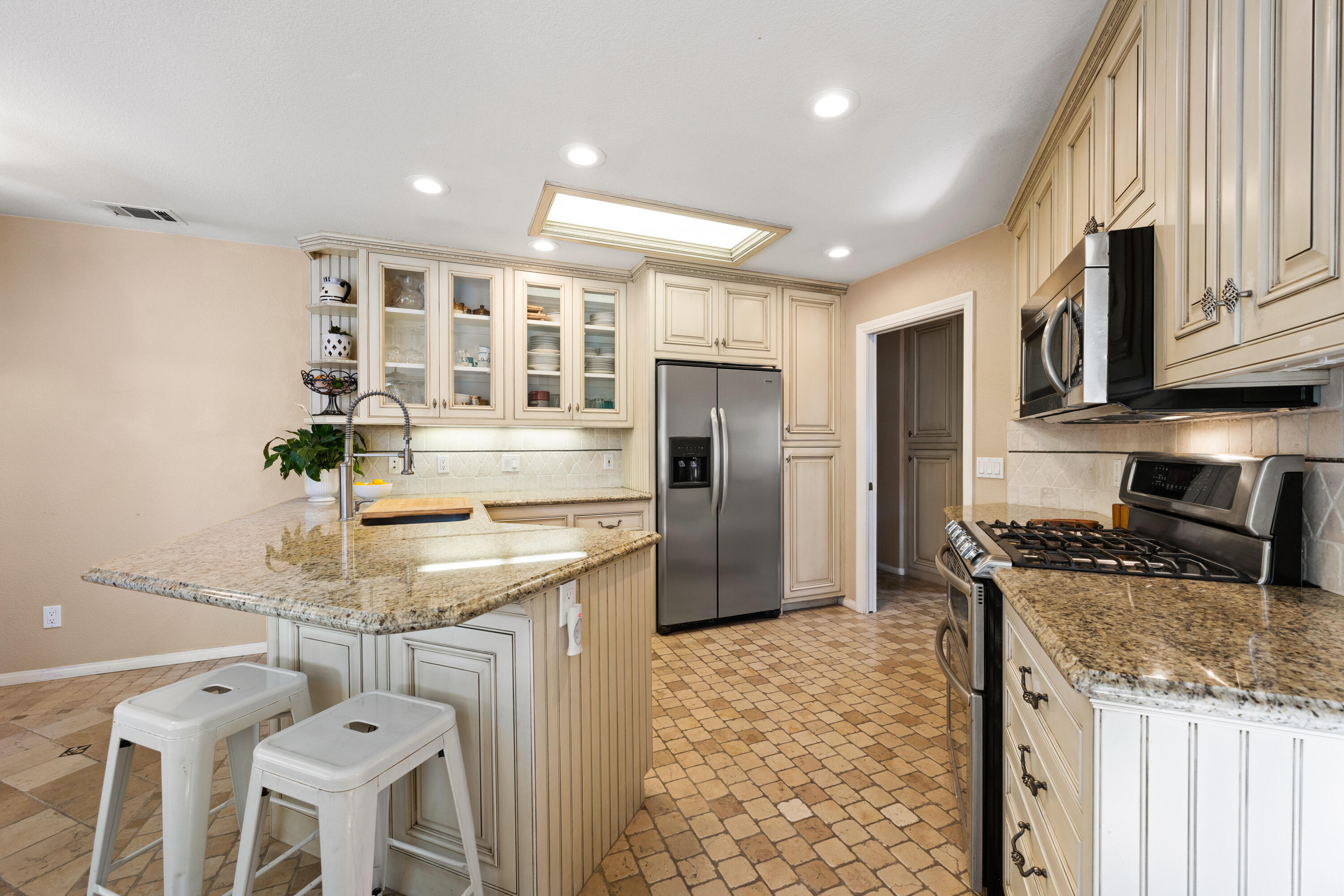 Solvang, California 93463, United States, 3 Bedrooms Bedrooms, ,2 BathroomsBathrooms,Residential,Active,164080