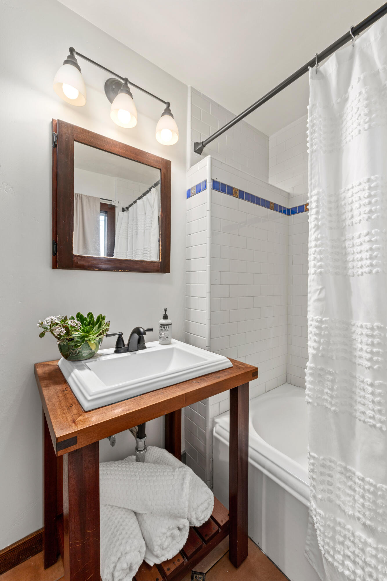 Solvang, California 93463, United States, 2 Bedrooms Bedrooms, ,1 BathroomBathrooms,Residential,Active,247466