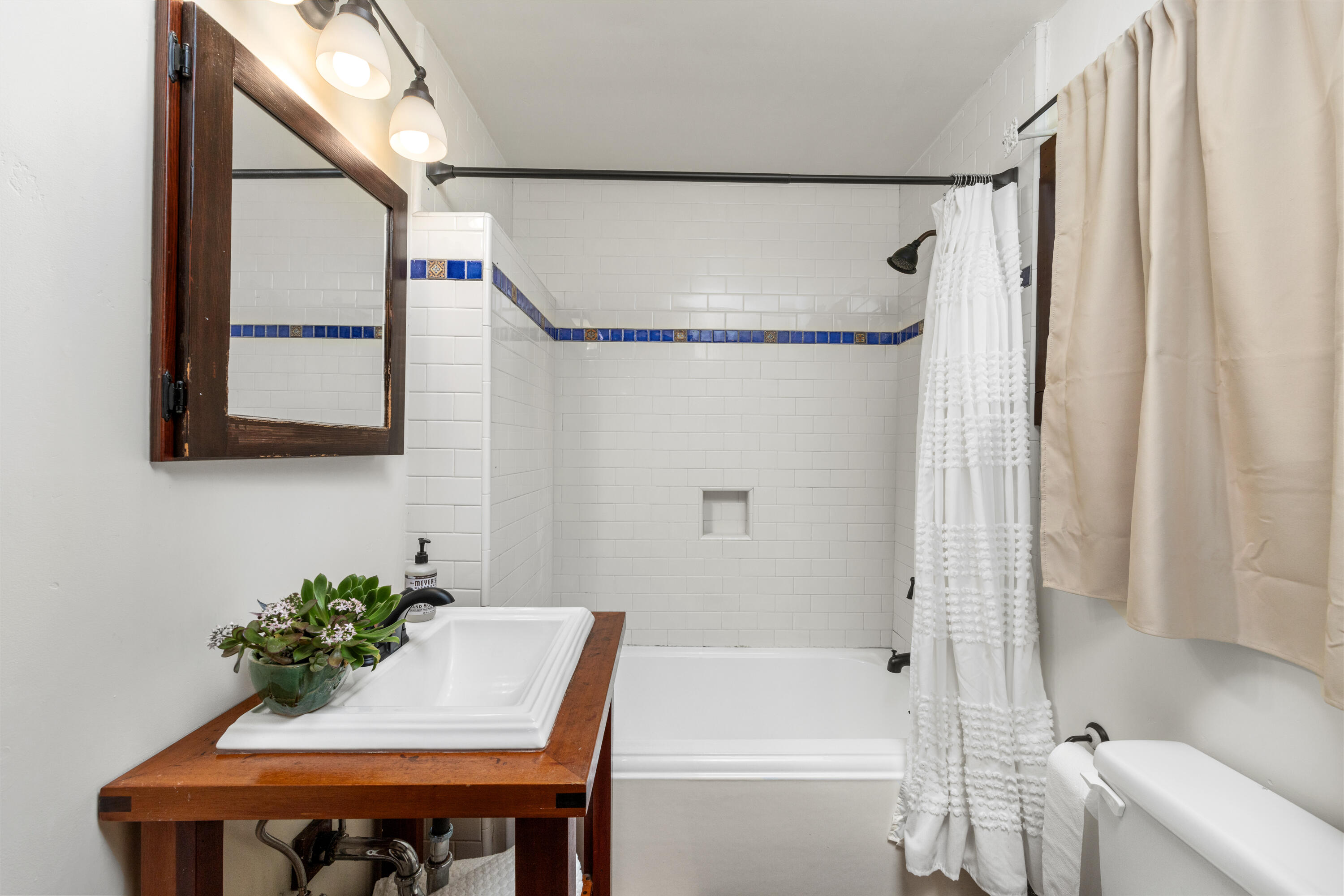 Solvang, California 93463, United States, 2 Bedrooms Bedrooms, ,1 BathroomBathrooms,Residential,Active,247466