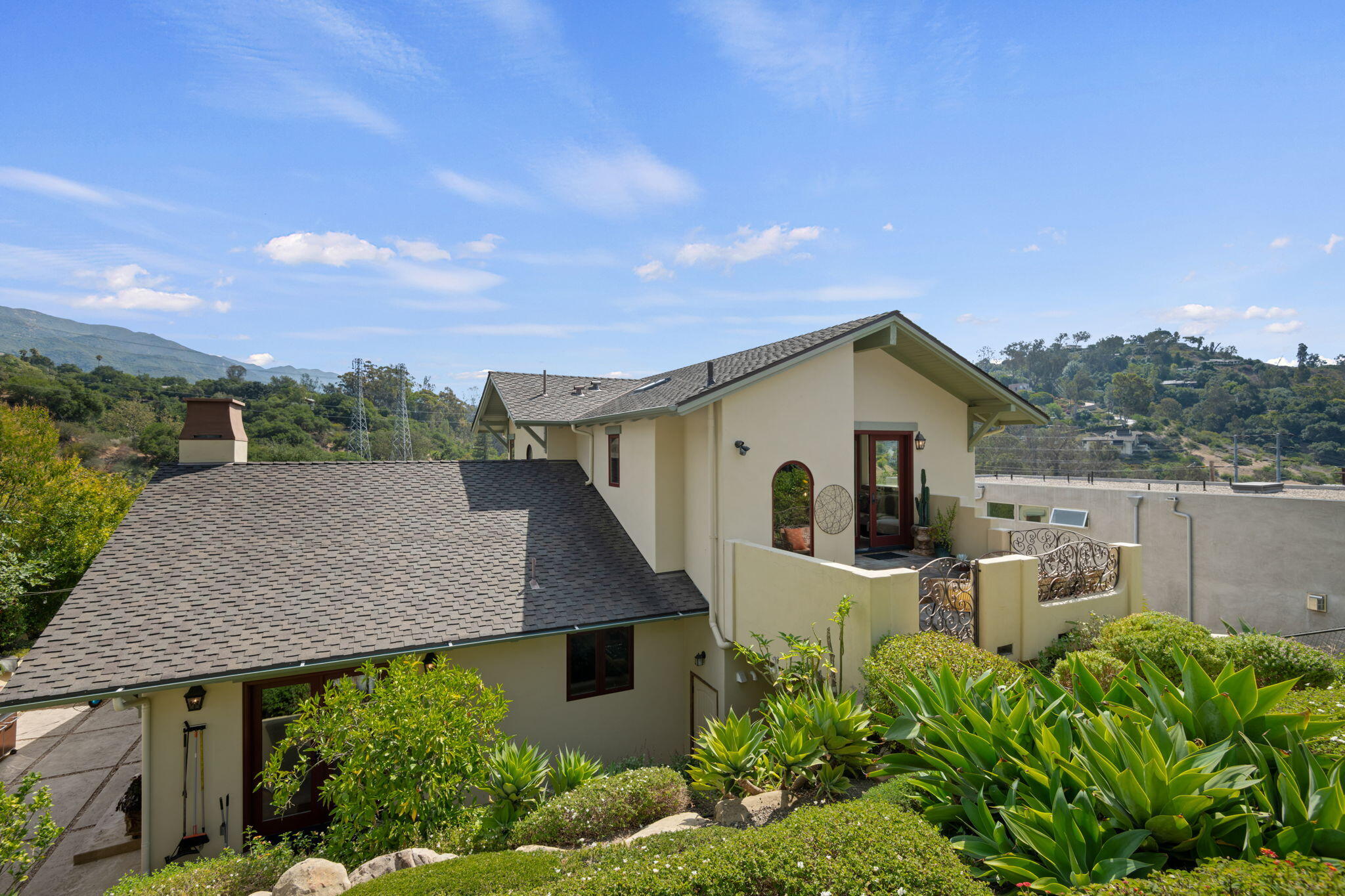 Santa Barbara, California 93103, United States, 3 Bedrooms Bedrooms, ,3 BathroomsBathrooms,Residential,Active,202153