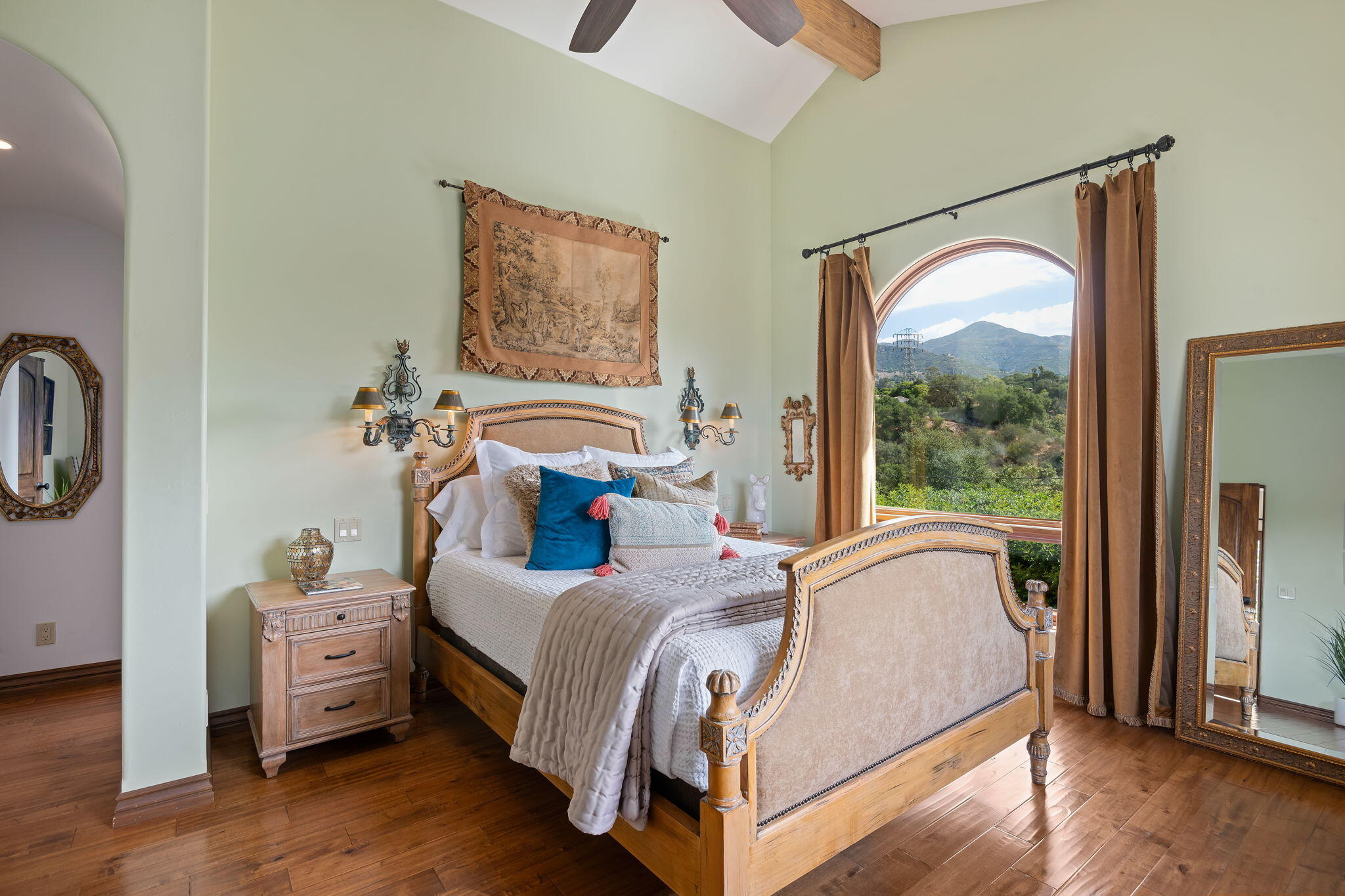 Santa Barbara, California 93103, United States, 3 Bedrooms Bedrooms, ,3 BathroomsBathrooms,Residential,Active,202153