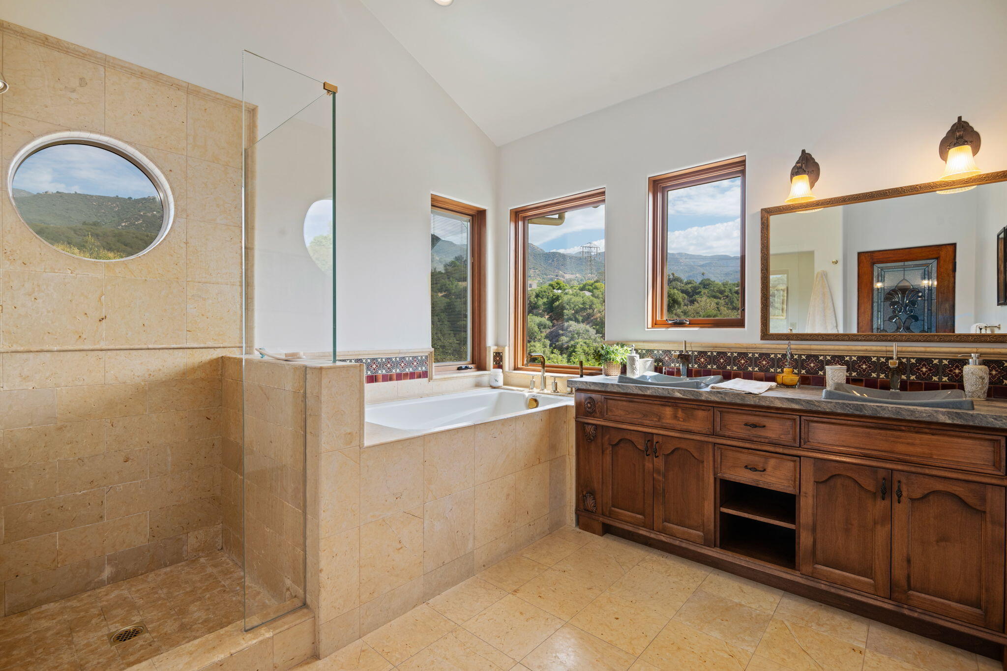 Santa Barbara, California 93103, United States, 3 Bedrooms Bedrooms, ,3 BathroomsBathrooms,Residential,Active,202153