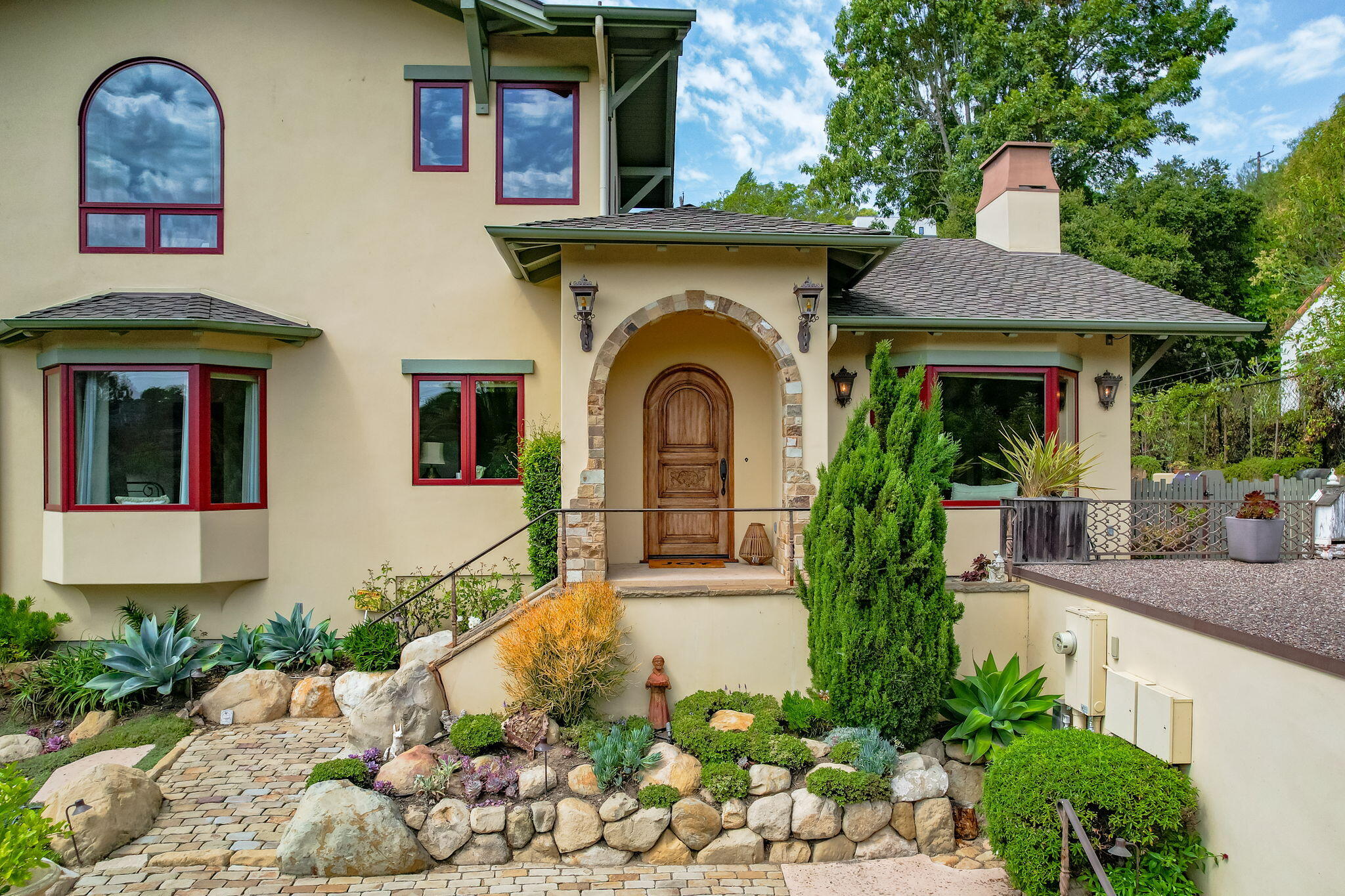 Santa Barbara, California 93103, United States, 3 Bedrooms Bedrooms, ,3 BathroomsBathrooms,Residential,Active,202153