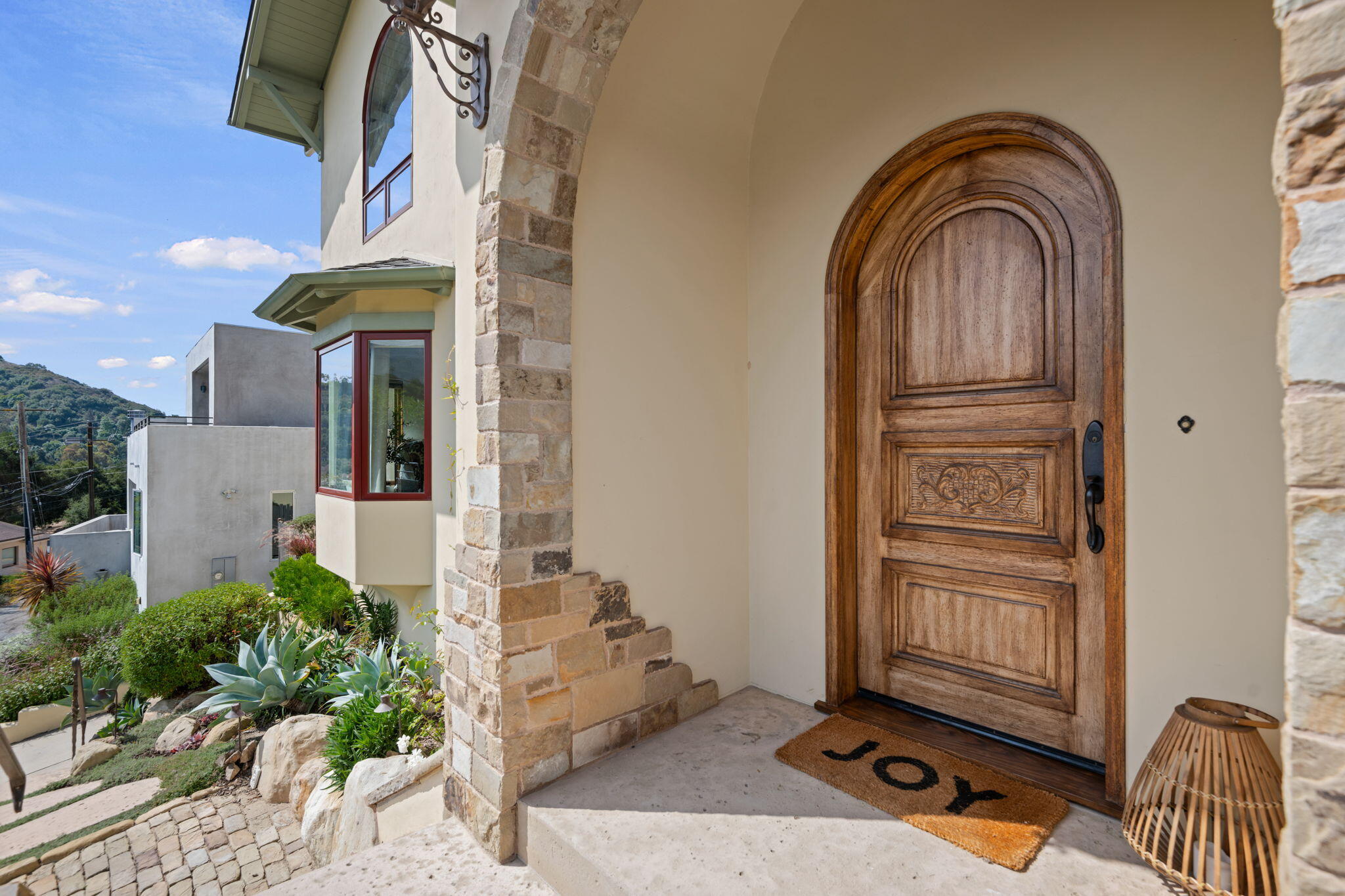 Santa Barbara, California 93103, United States, 3 Bedrooms Bedrooms, ,3 BathroomsBathrooms,Residential,Active,202153