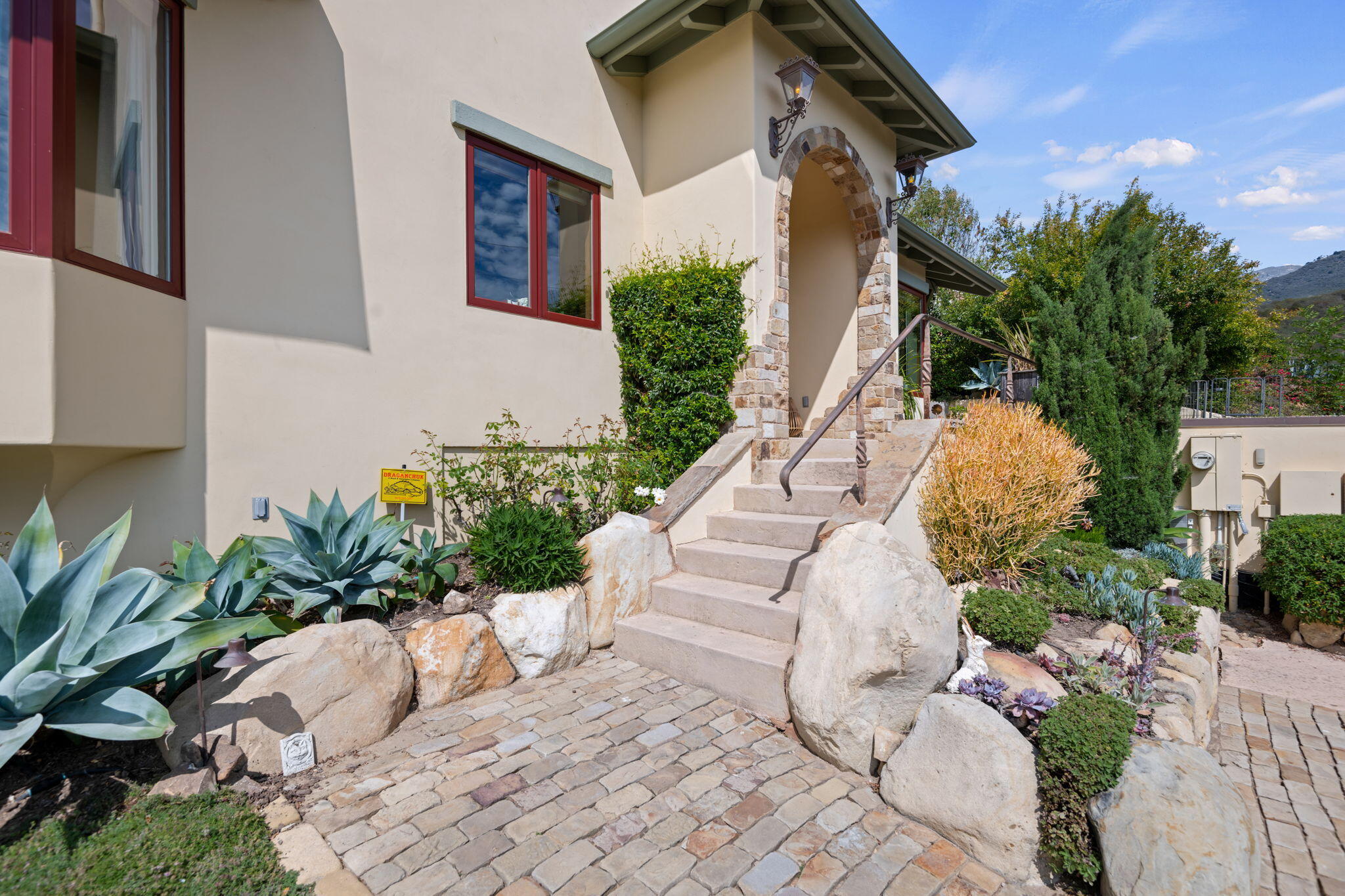 Santa Barbara, California 93103, United States, 3 Bedrooms Bedrooms, ,3 BathroomsBathrooms,Residential,Active,202153